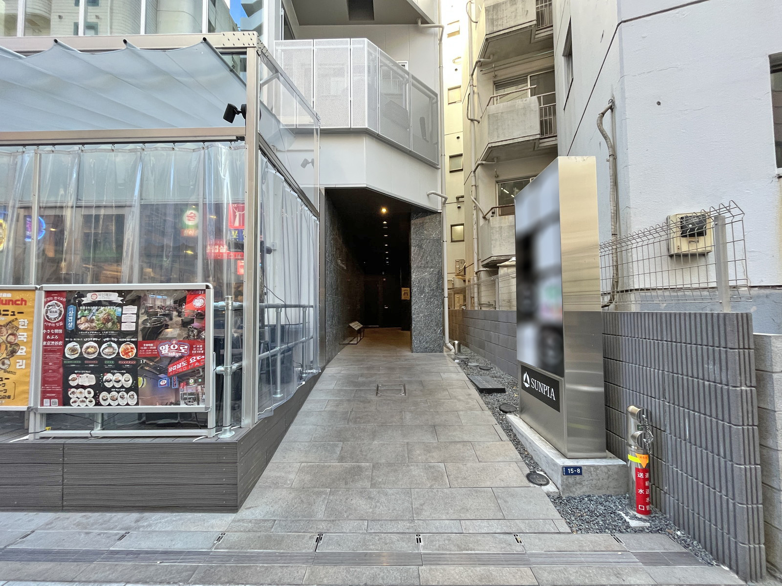 オフィスビル出入口