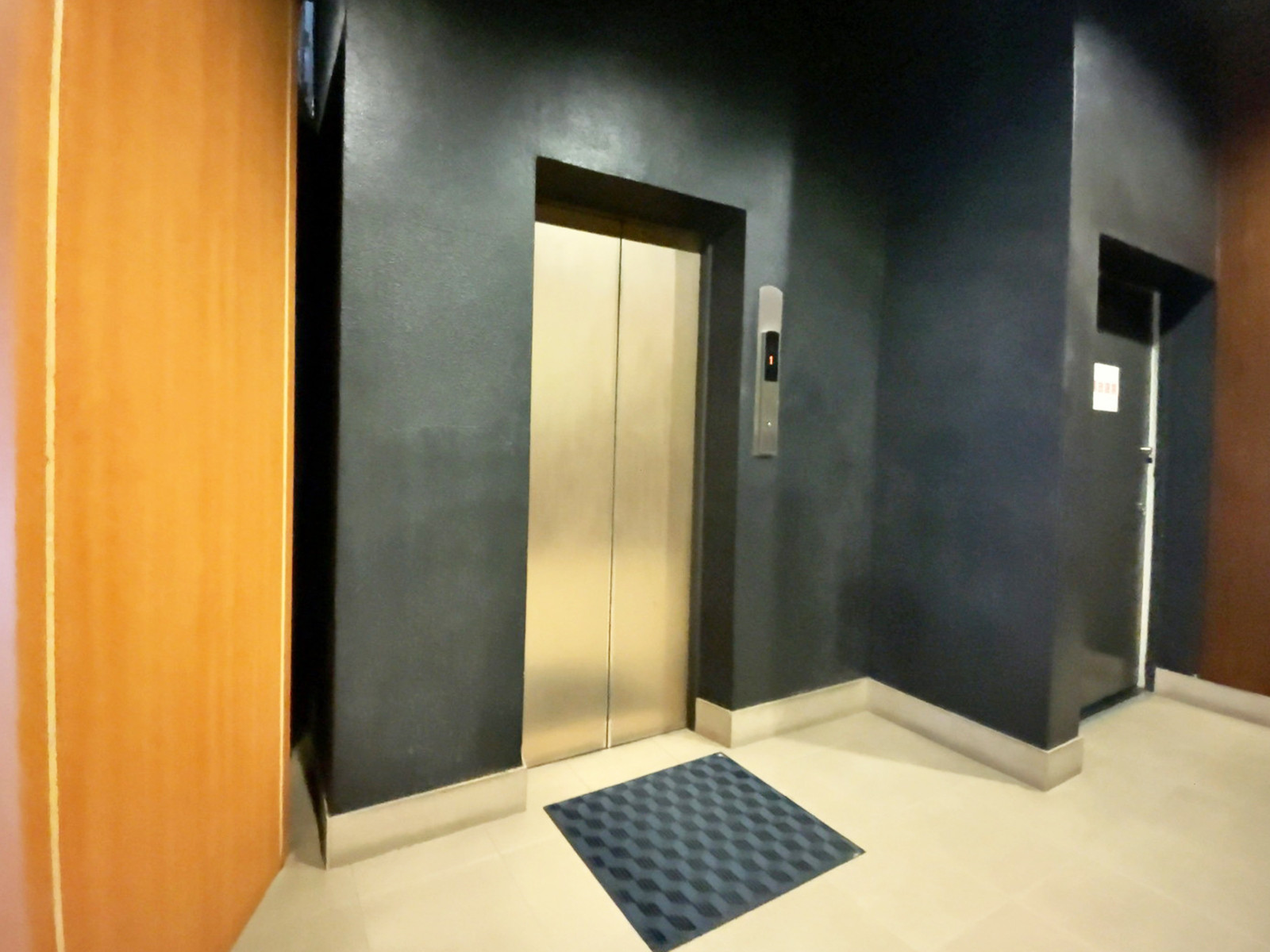 エレベーター(1基)