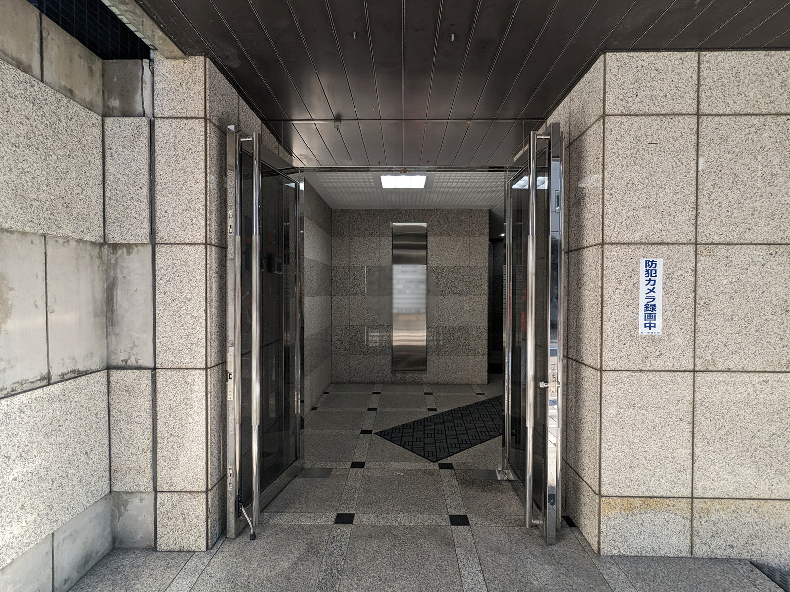 オフィスビル出入口