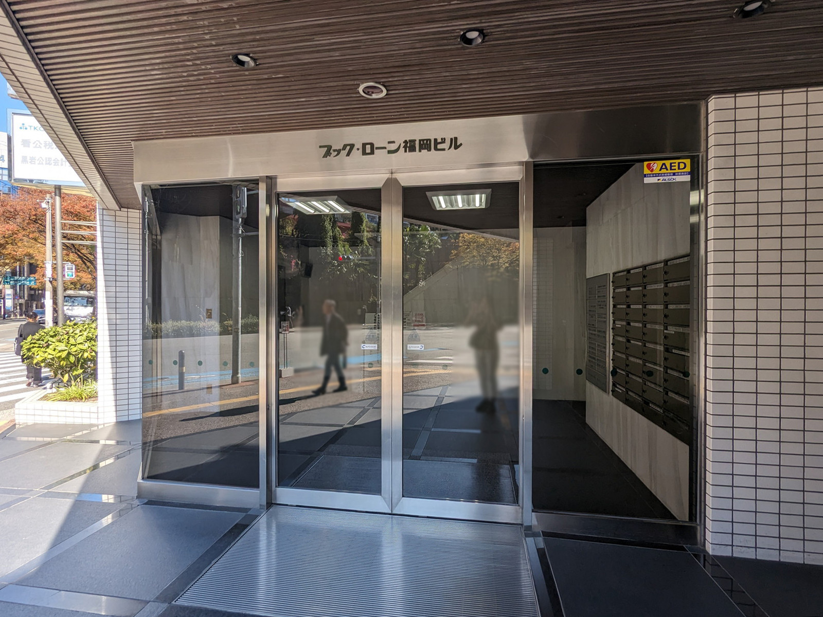 オフィスビル出入口