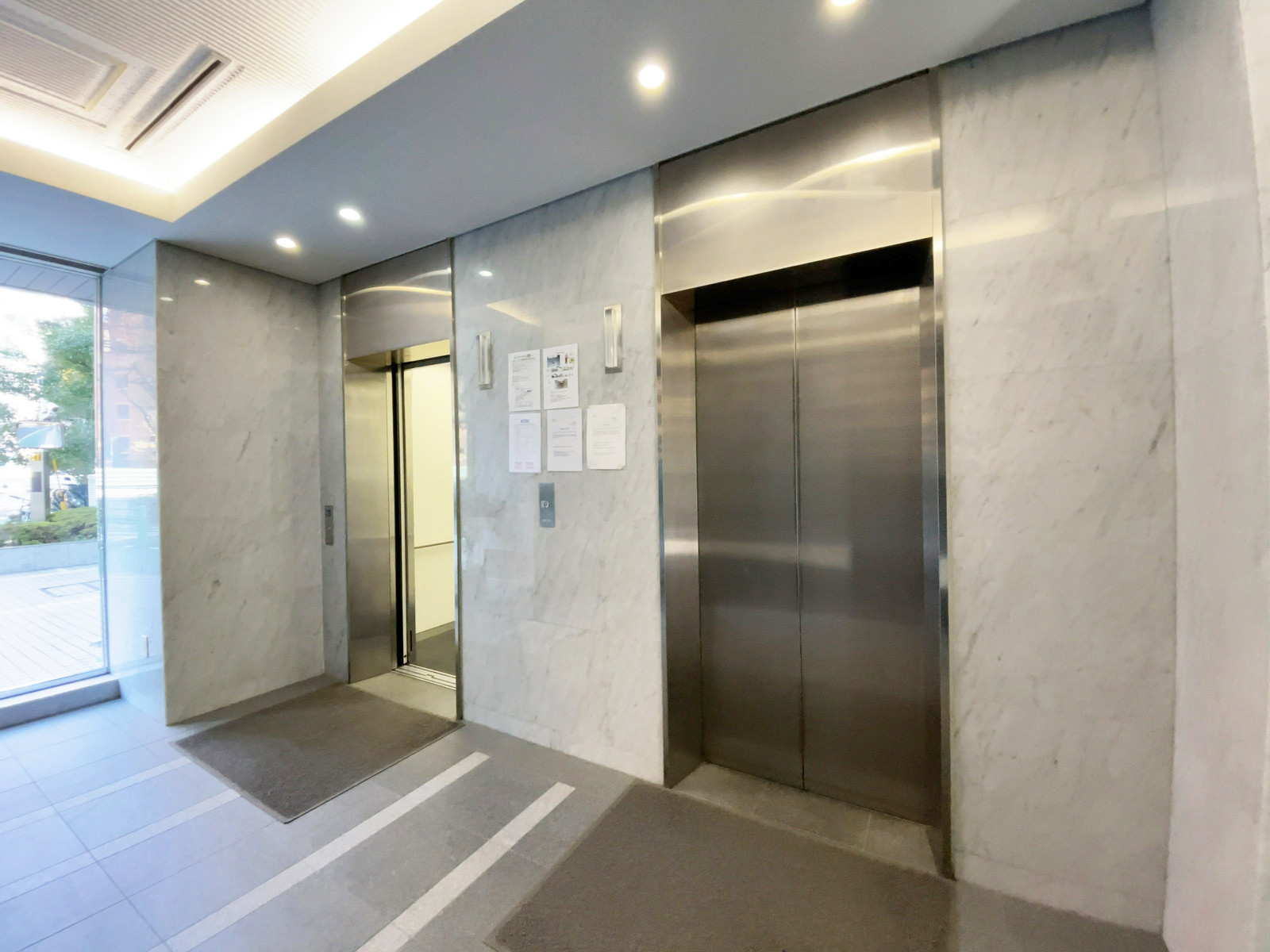 エレベーター(2基)