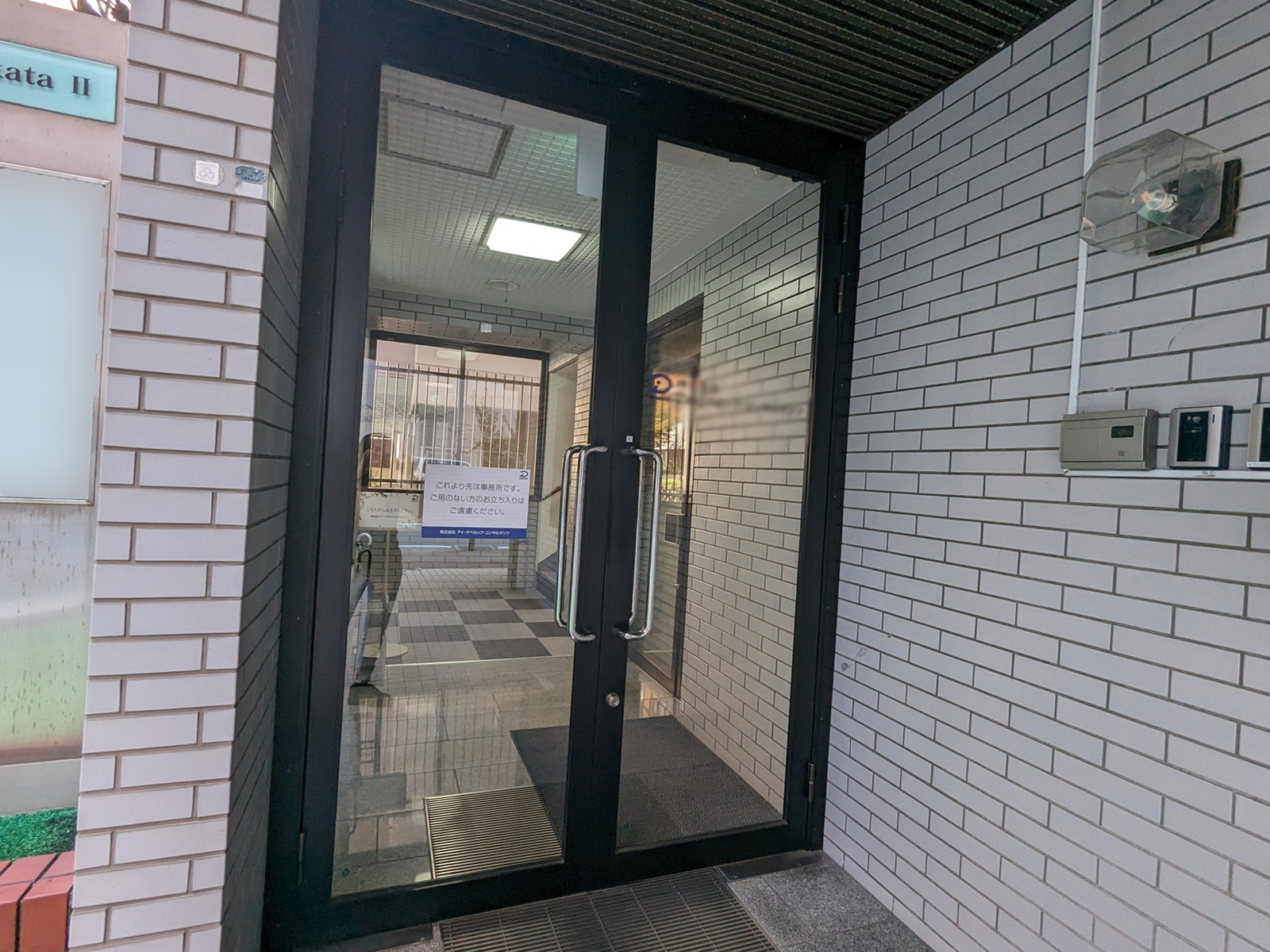 オフィスビル出入口