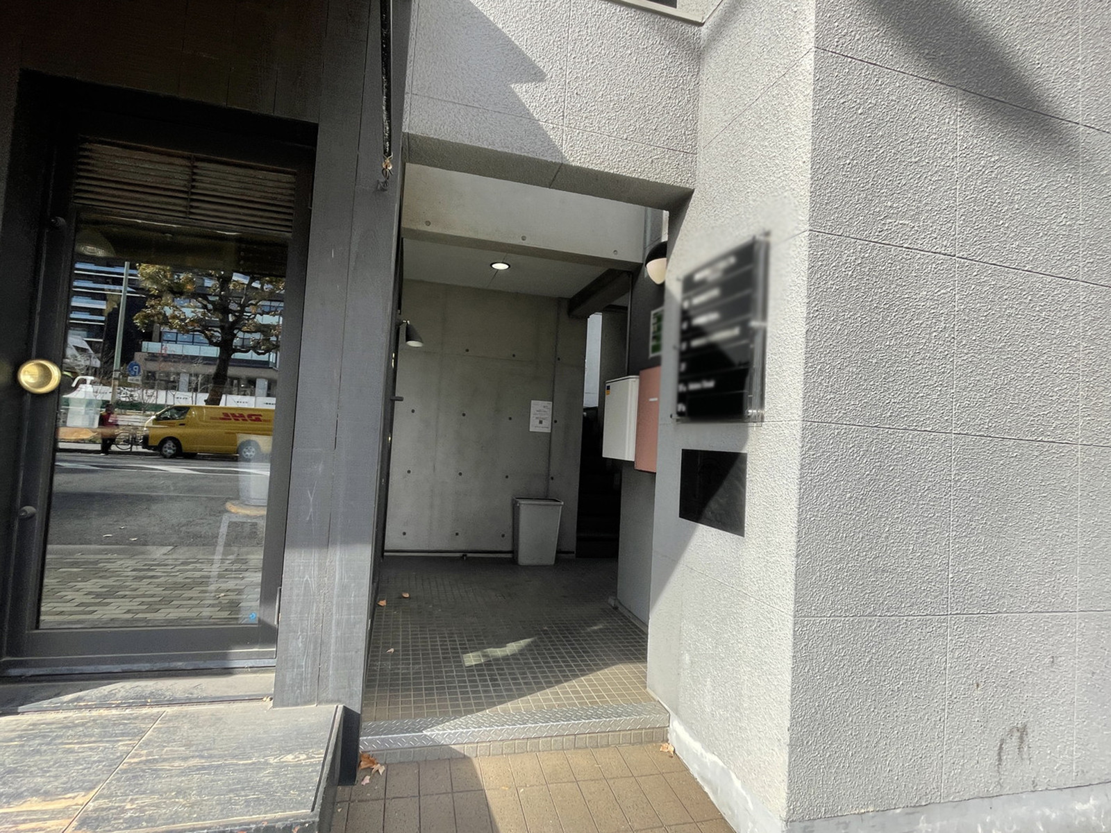 オフィスビル出入口