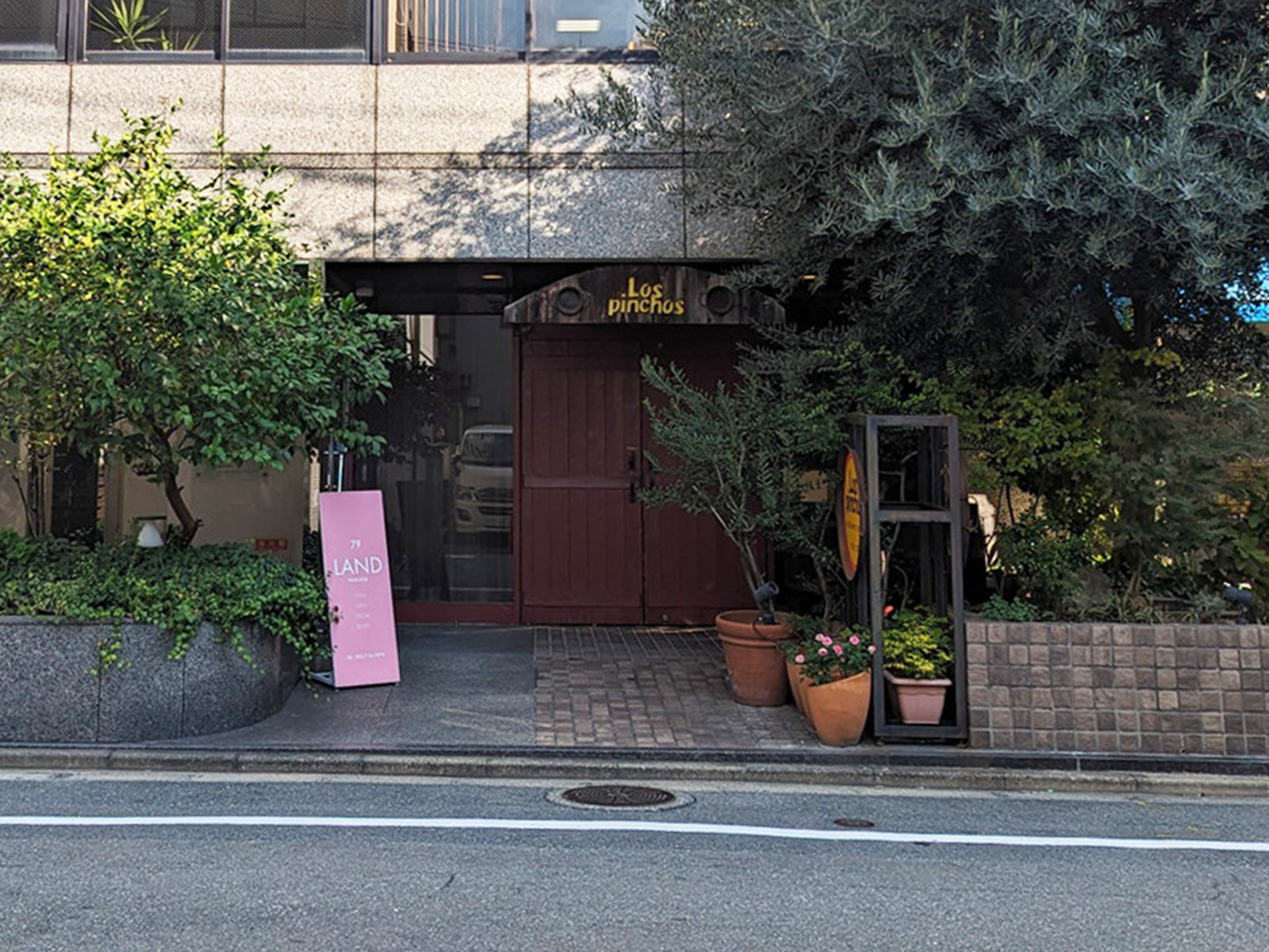 オフィスビル出入口