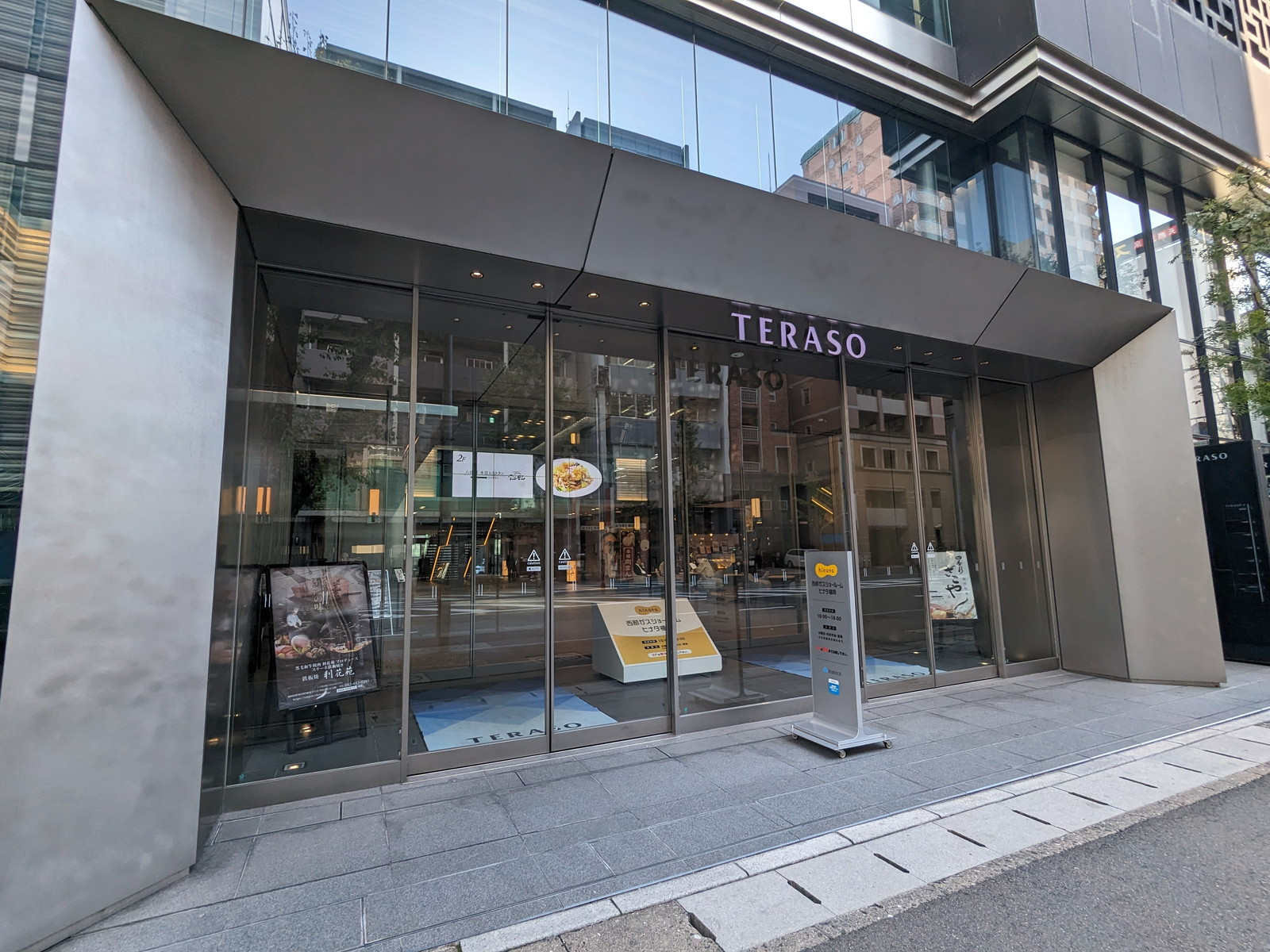 店舗区画の出入口