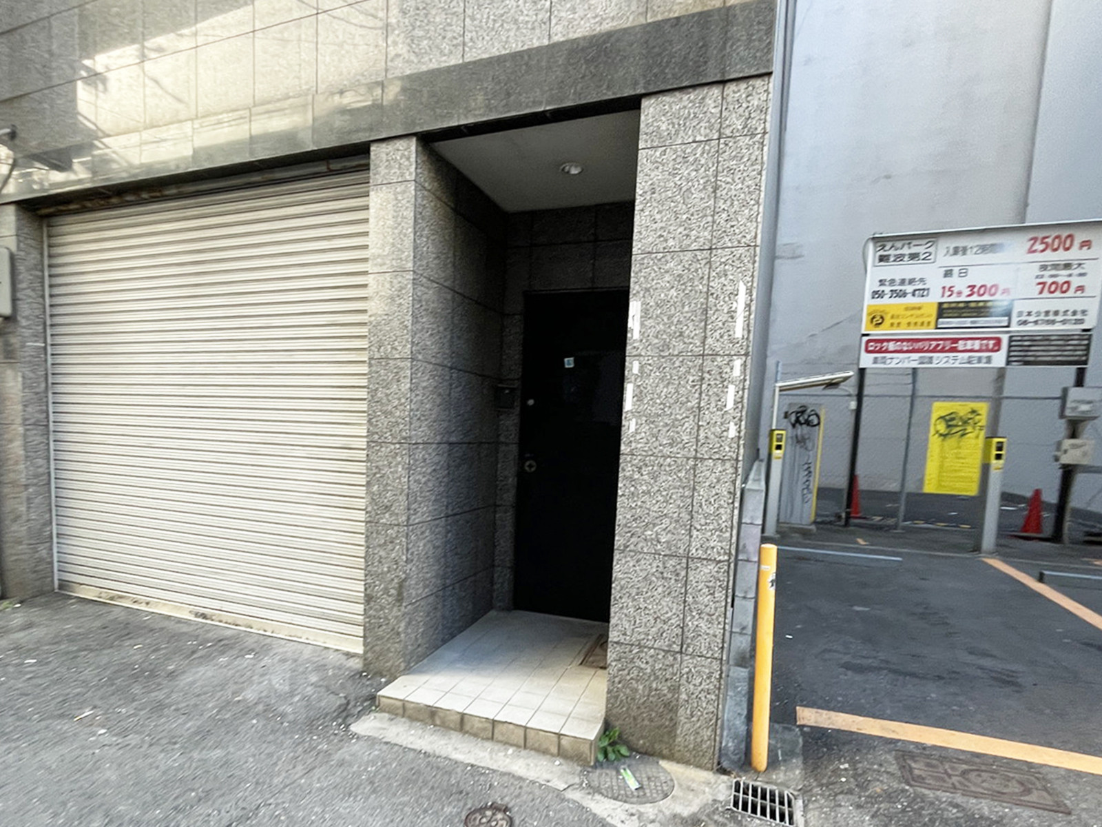 オフィスビル出入口