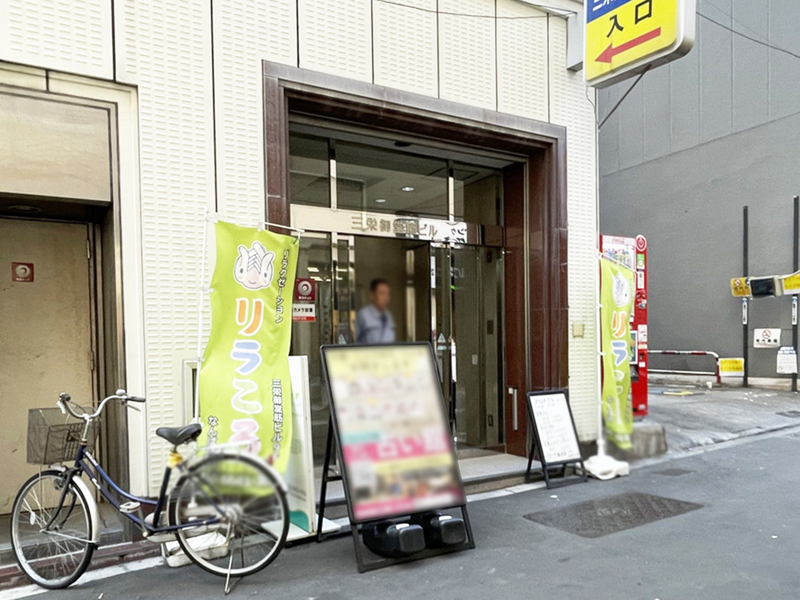 オフィスビル出入口