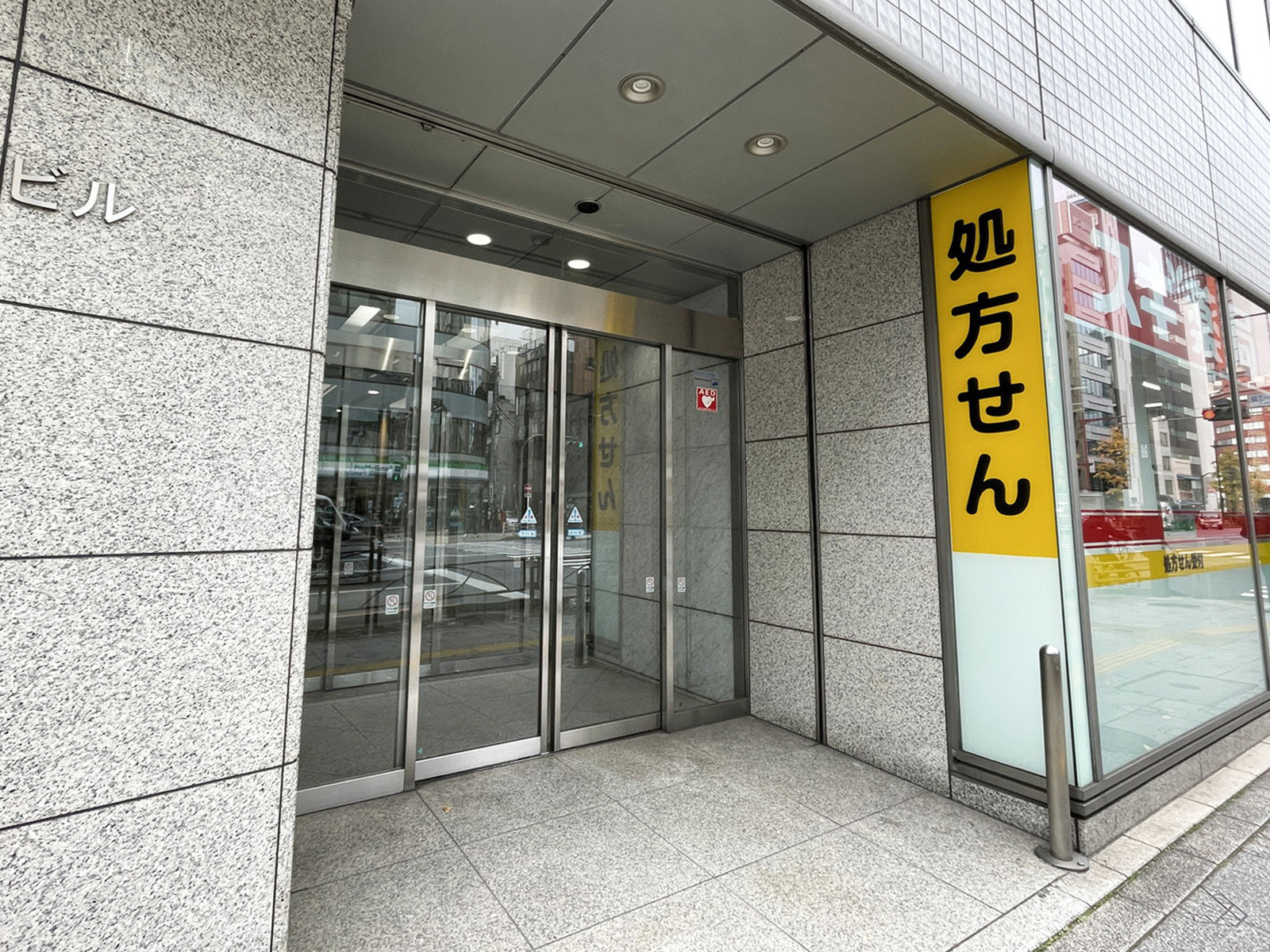オフィスビル出入口
