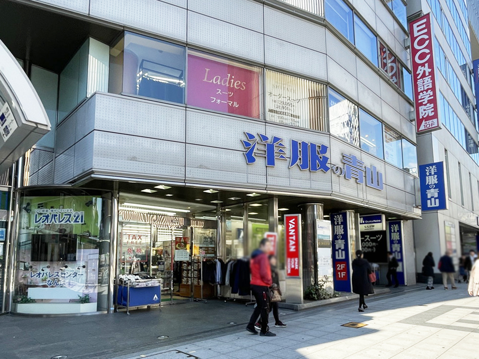 1階の洋服の青山 なんば店