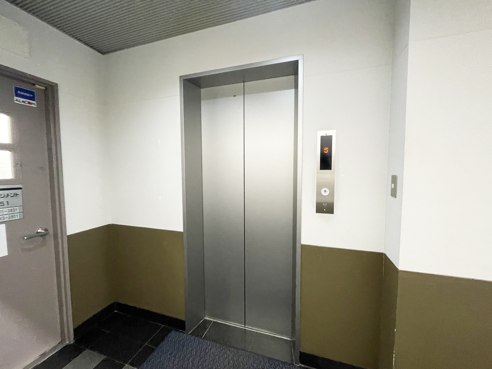 エレベーター(1基)