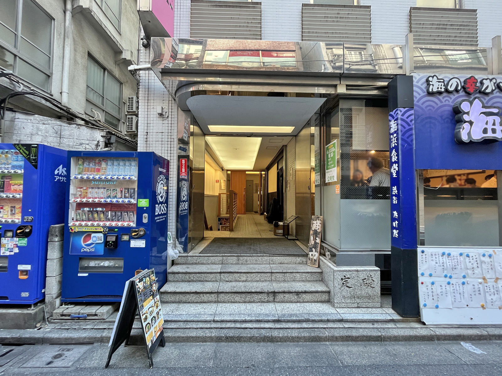 オフィスビル出入り口