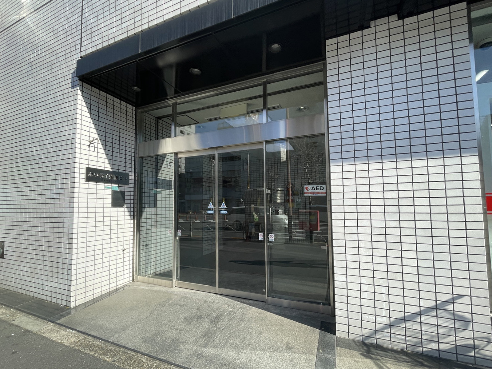 オフィスビル出入口