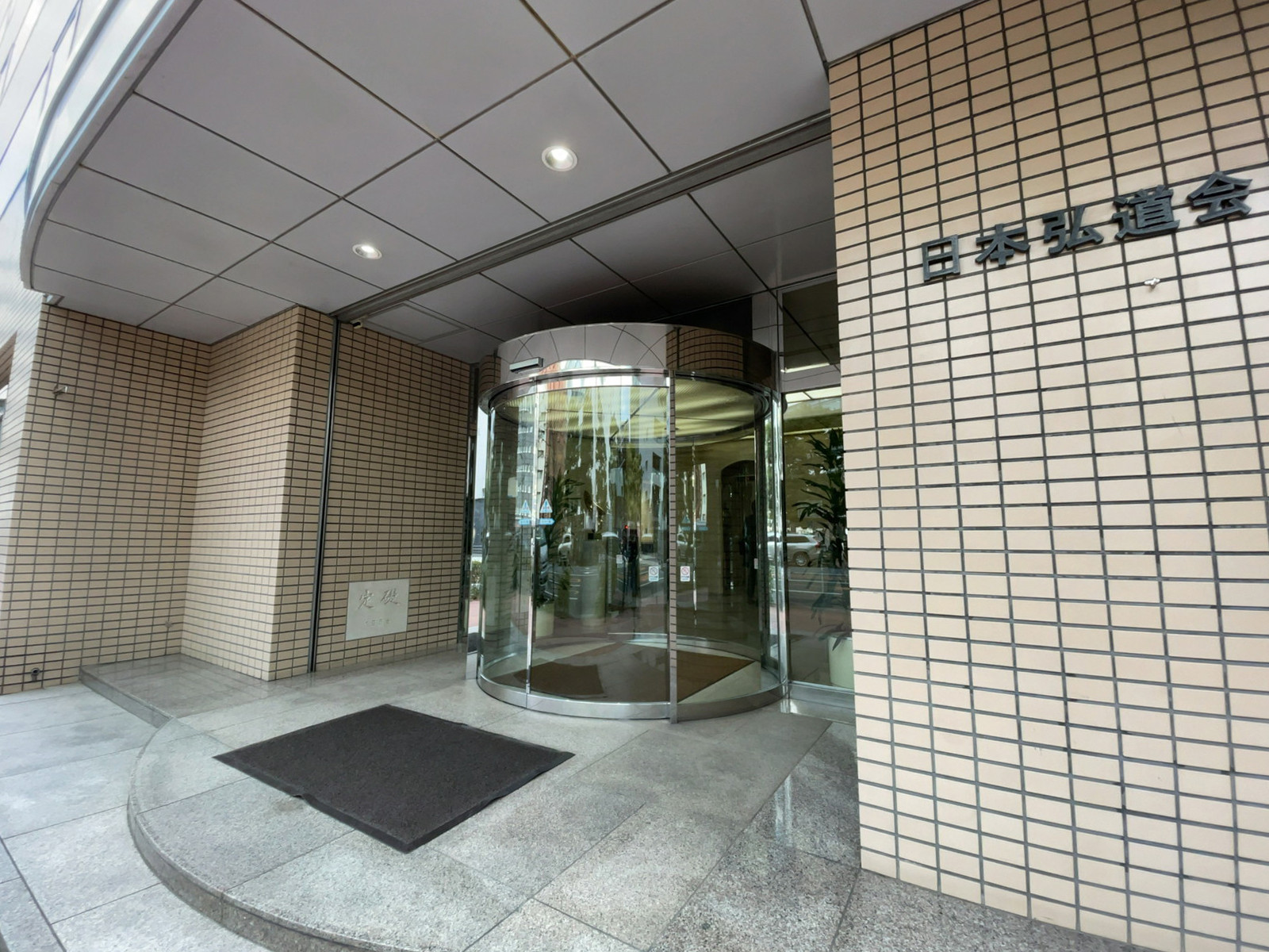 オフィスビル出入口
