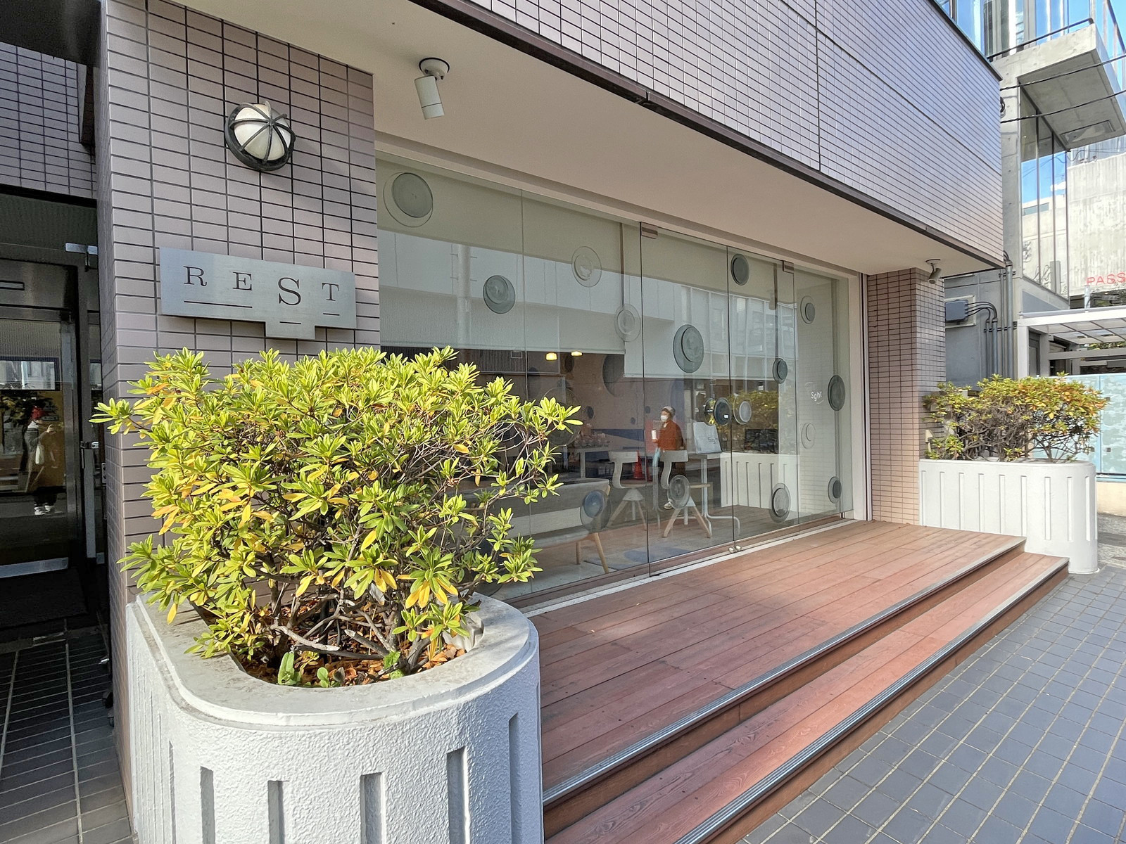 1階テナントの様子