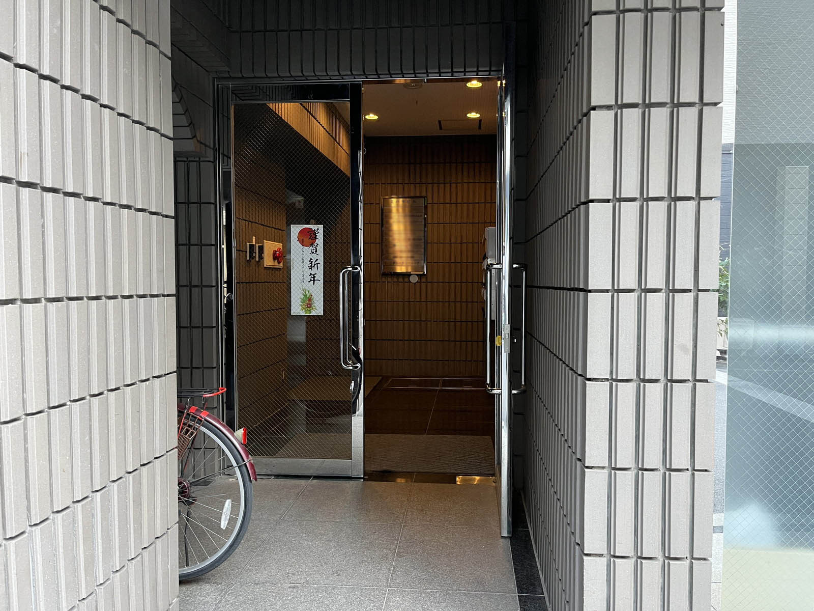 オフィスビル出入口