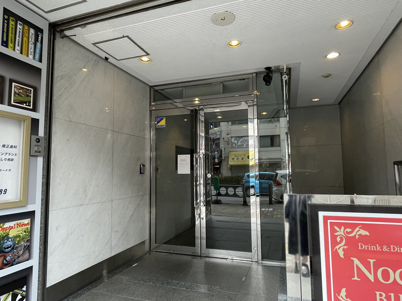 オフィスビル出入口
