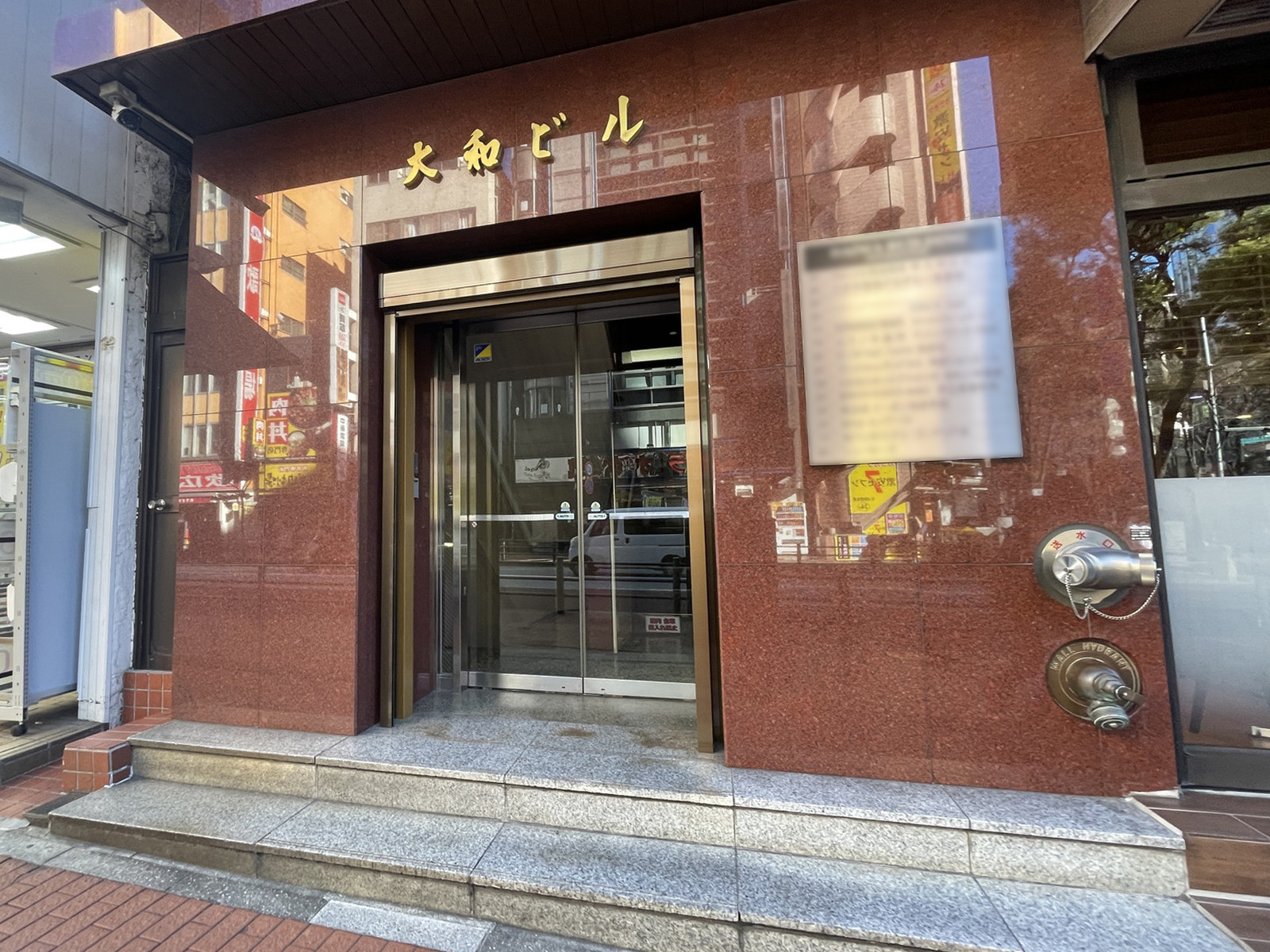 オフィスビル出入口