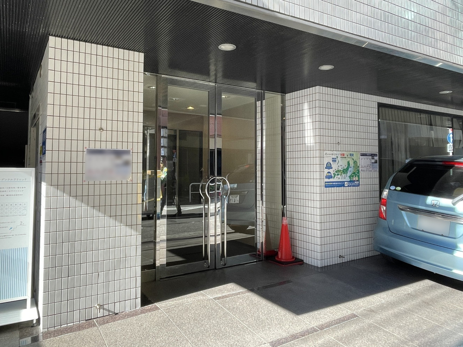 オフィスビル出入口