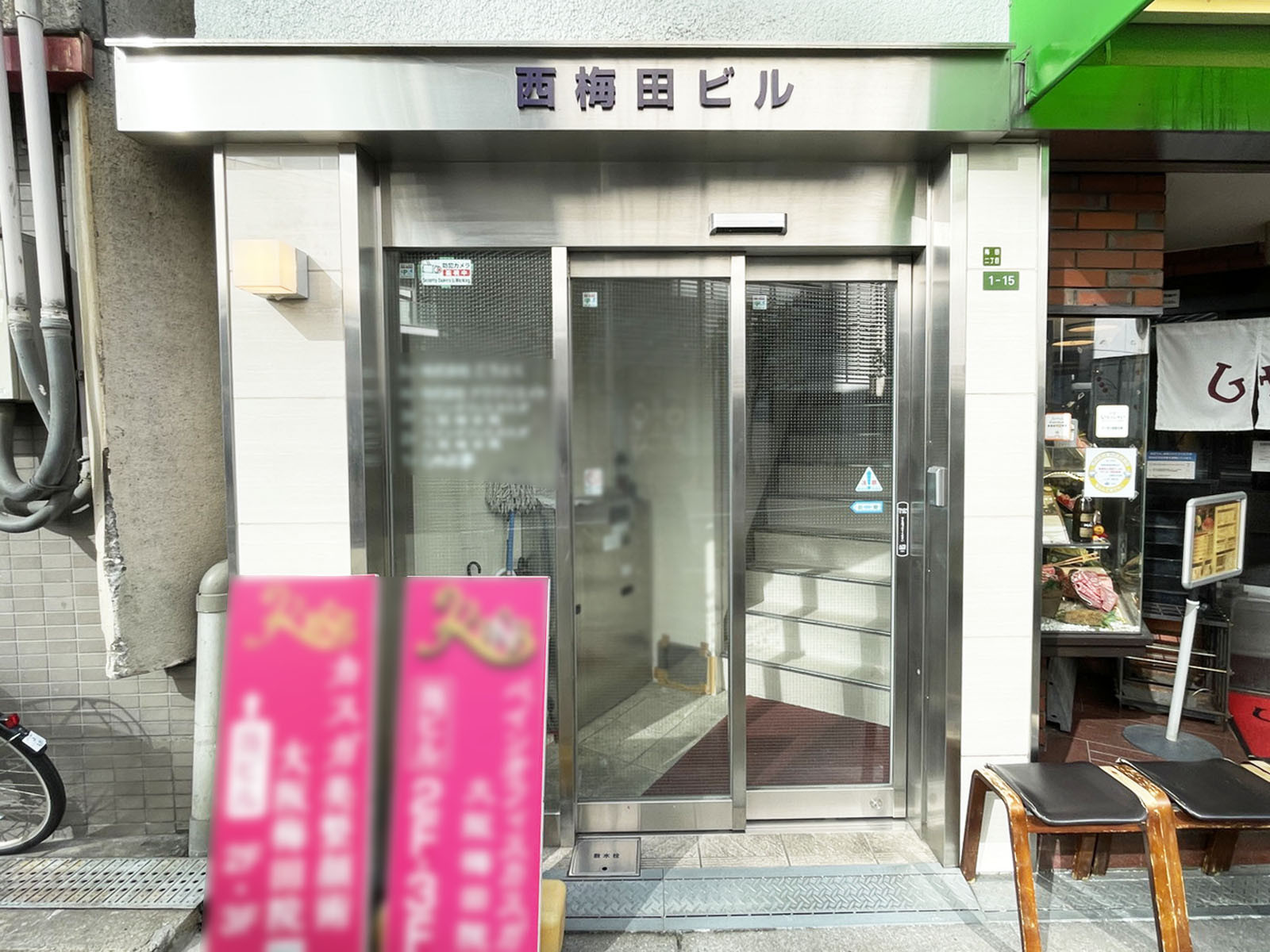 オフィスビル出入口