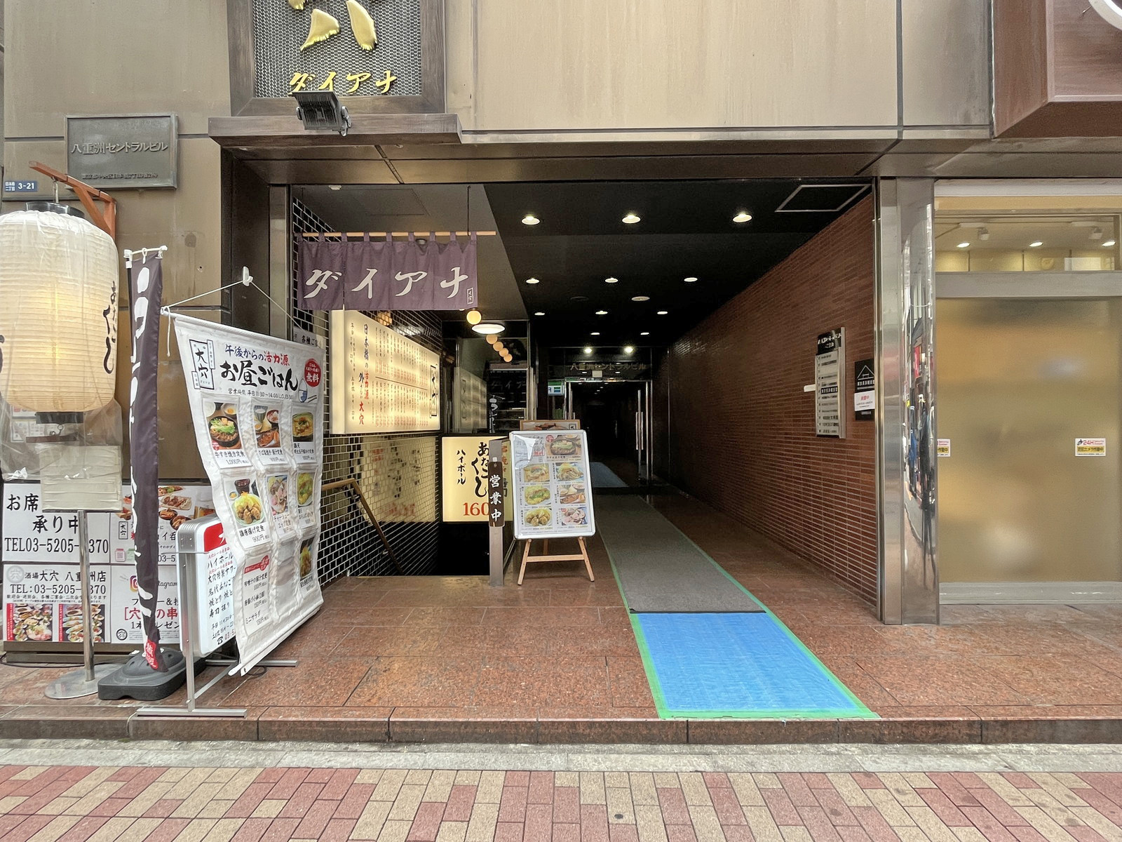 オフィスビル出入口