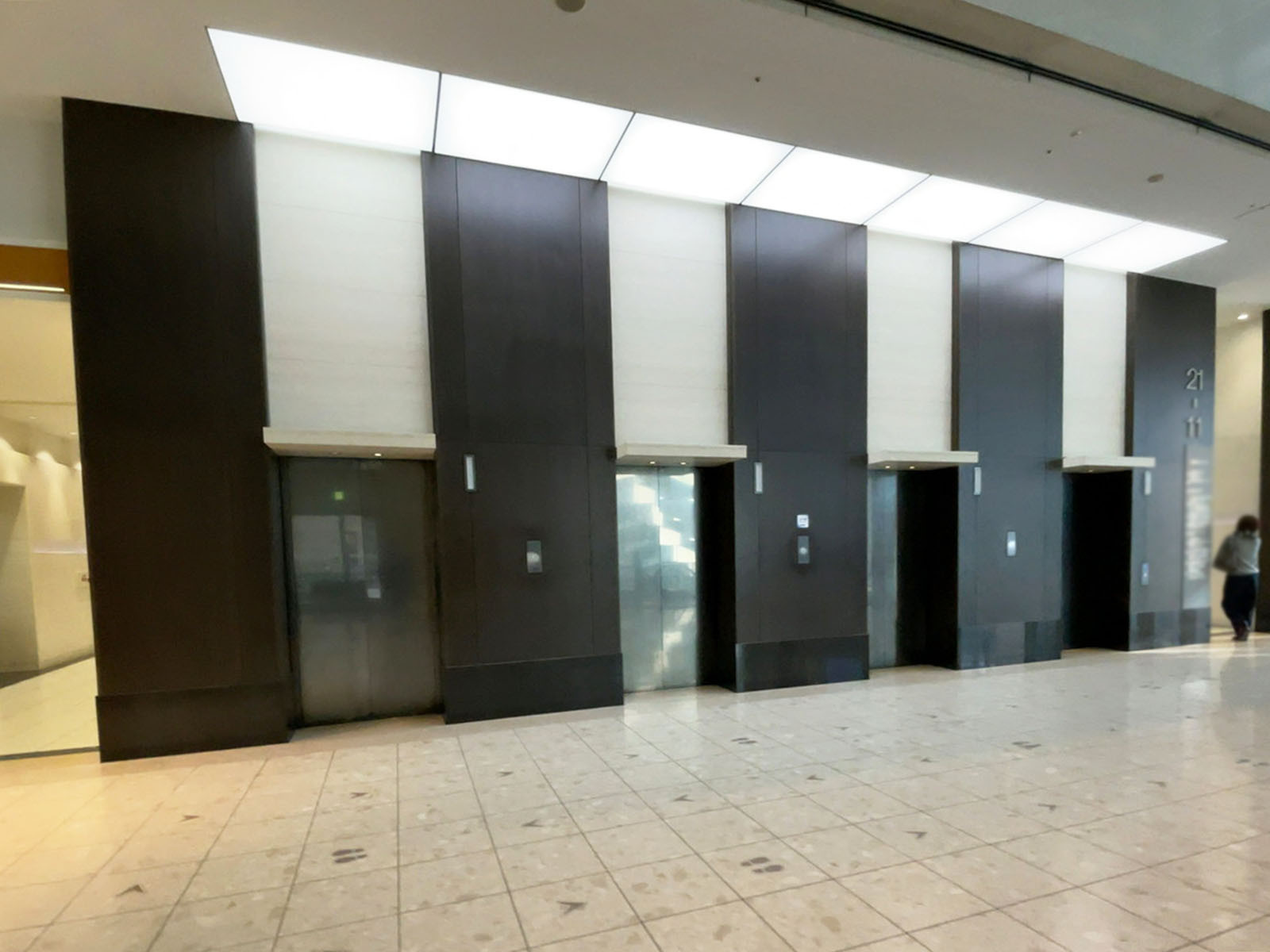 エレベーター（11基）