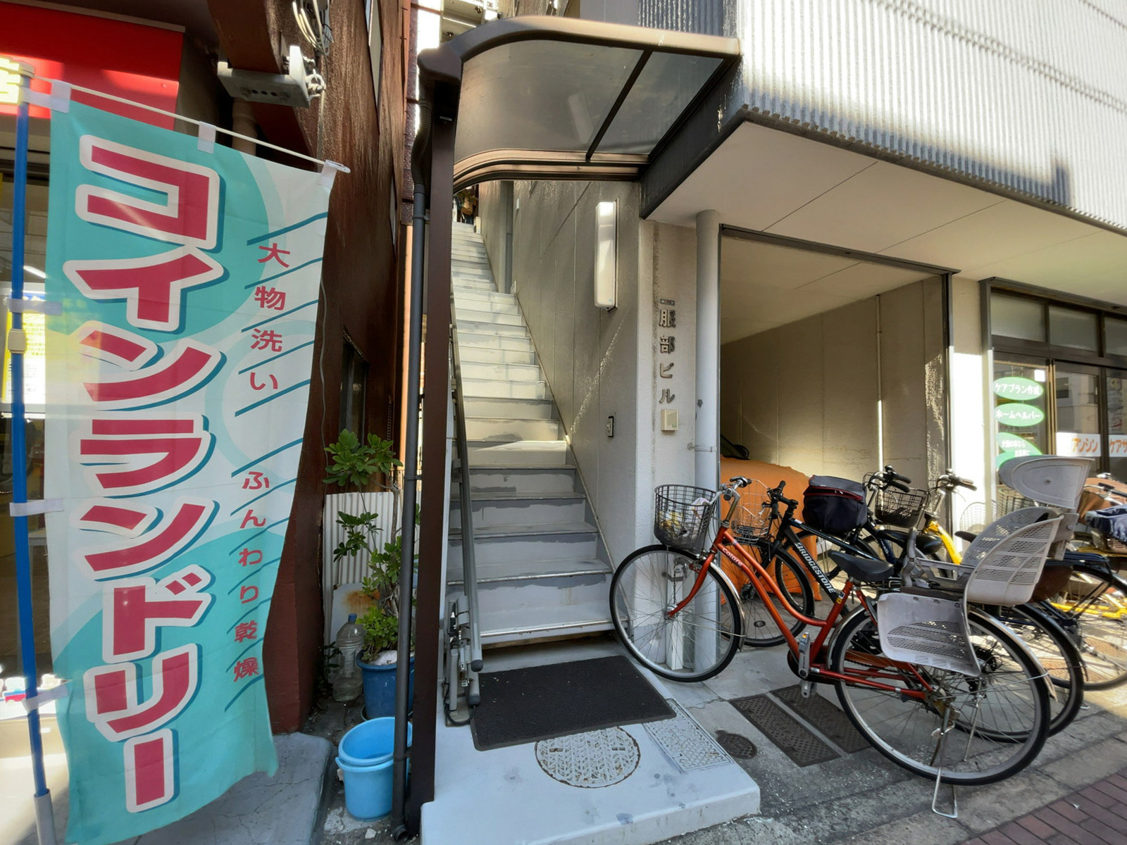 オフィスビル出入口
