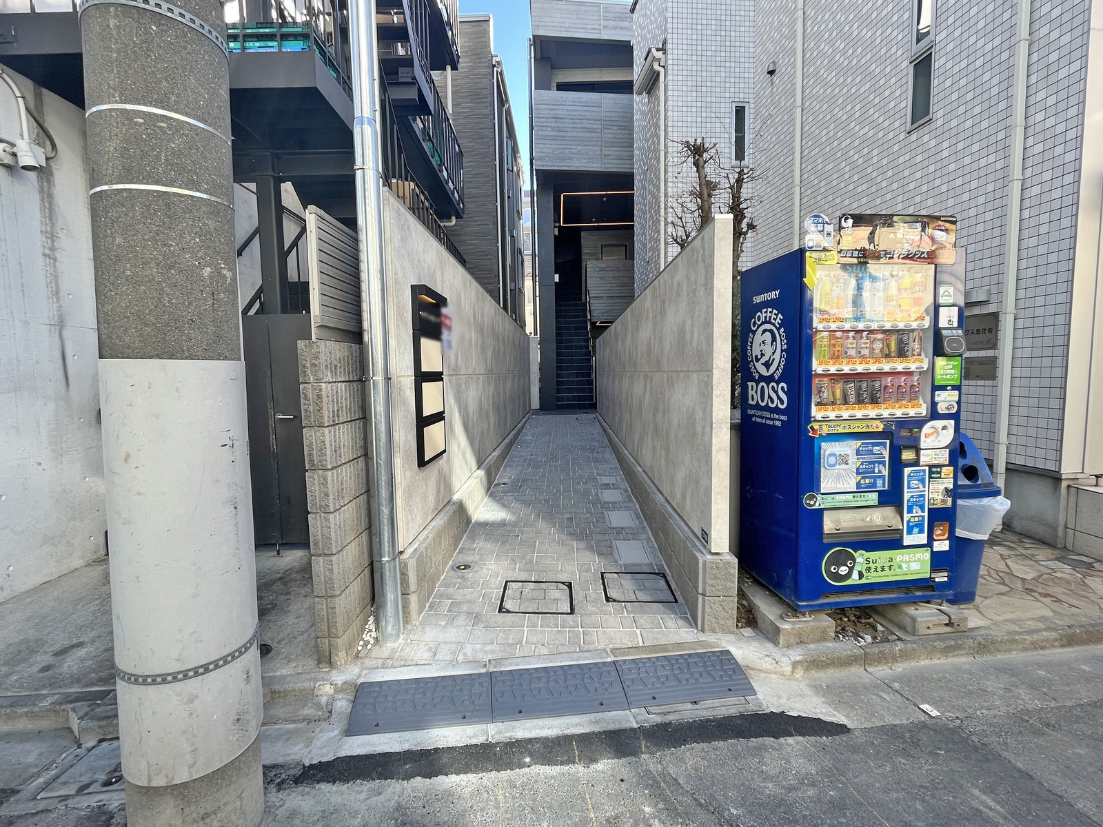 オフィスビル出入り口