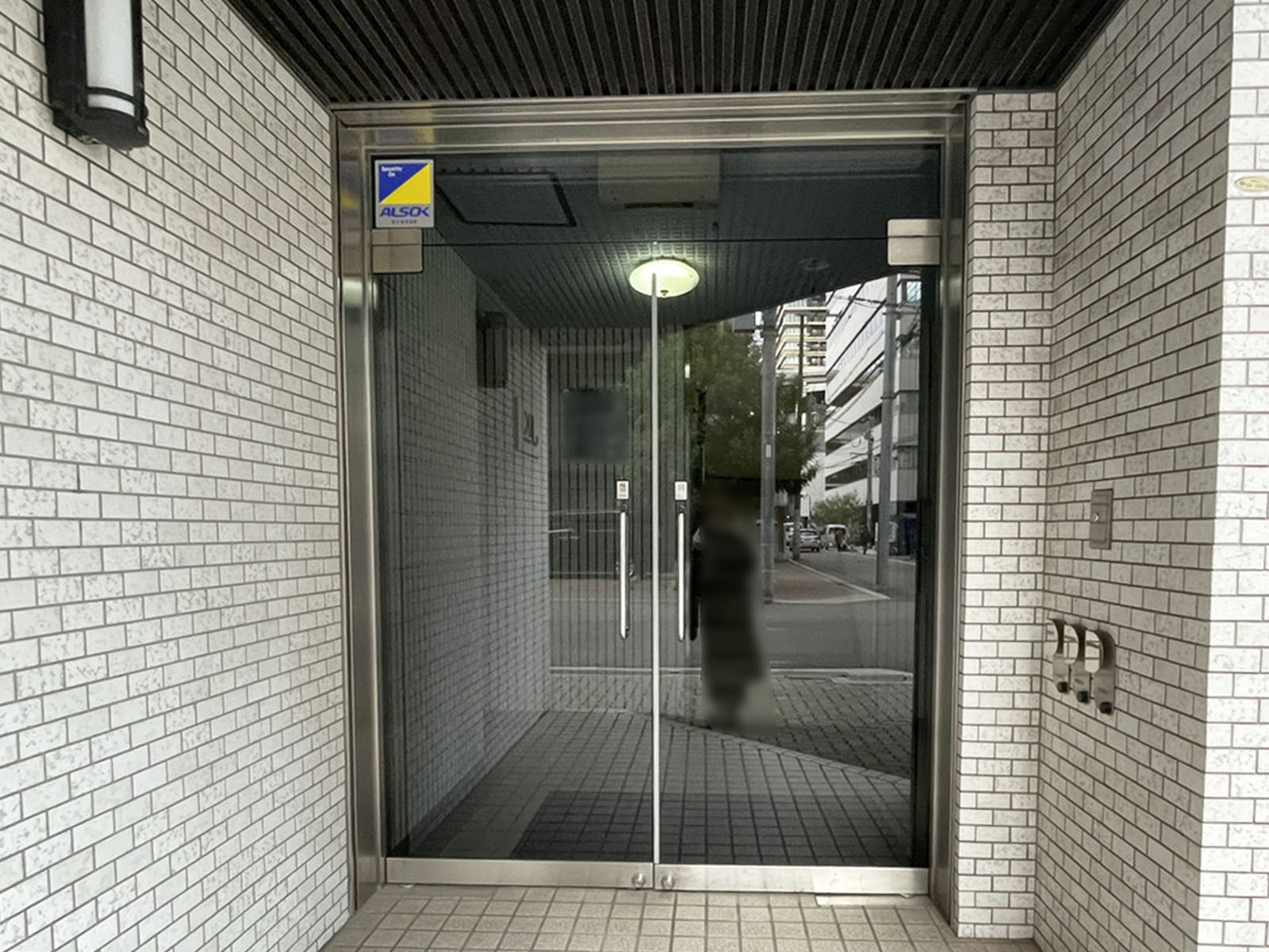 オフィスビル出入口