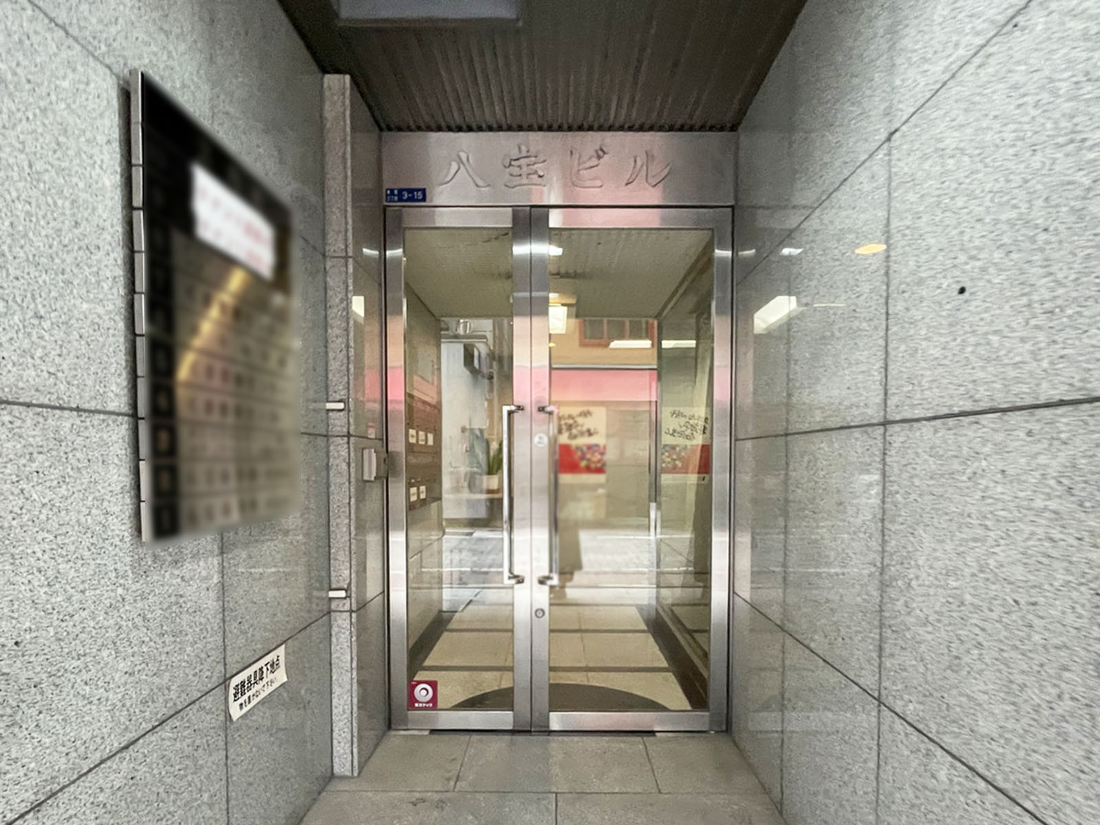 オフィスビル出入口