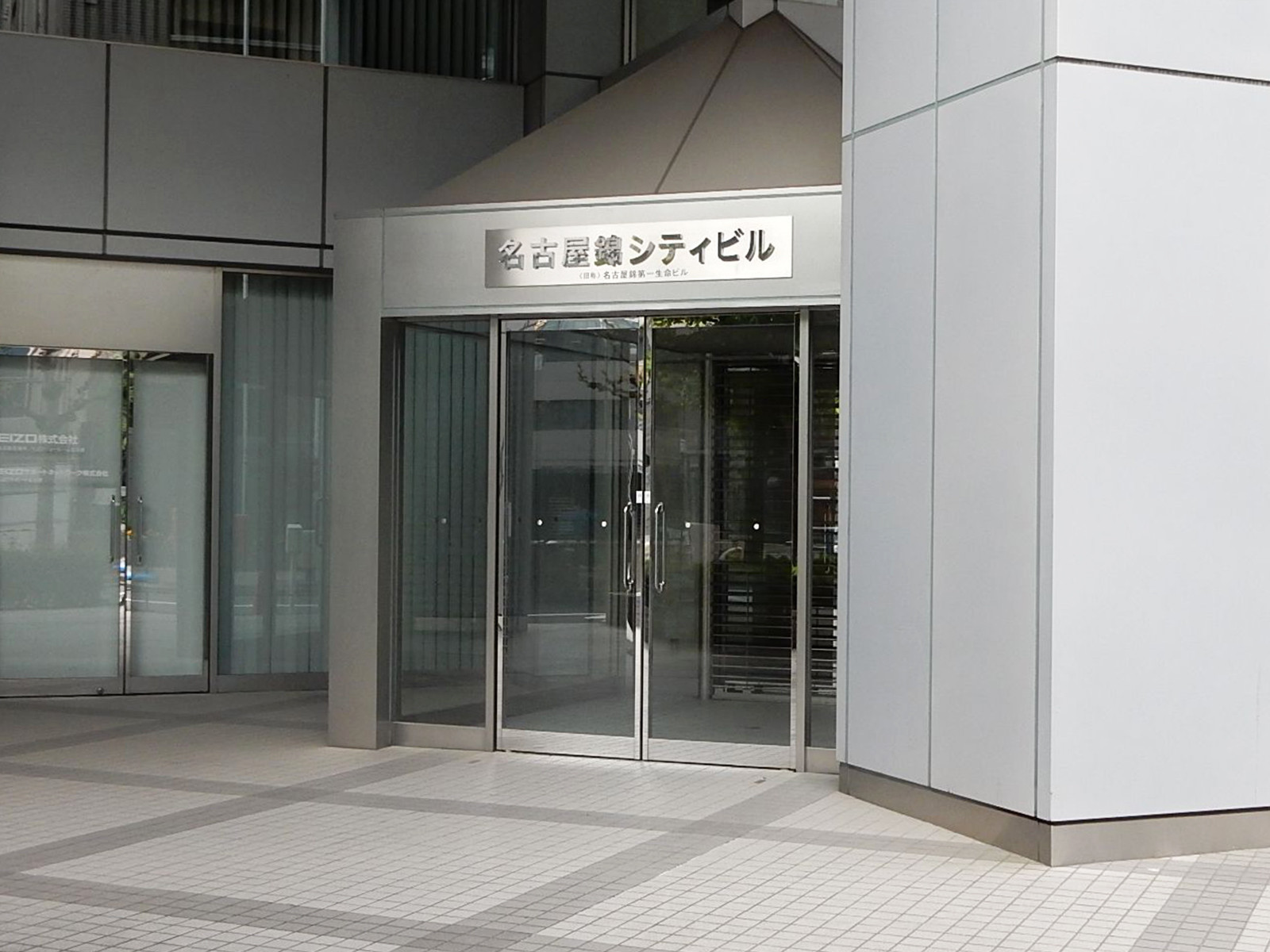 オフィスビル出入口