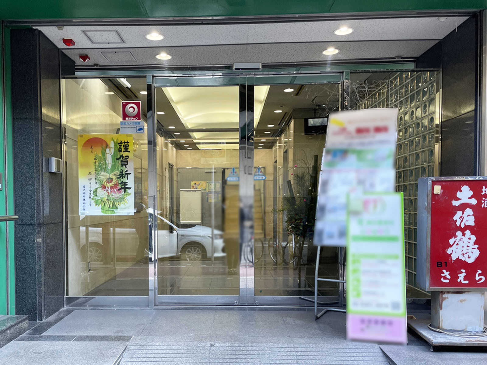オフィスビル出入口