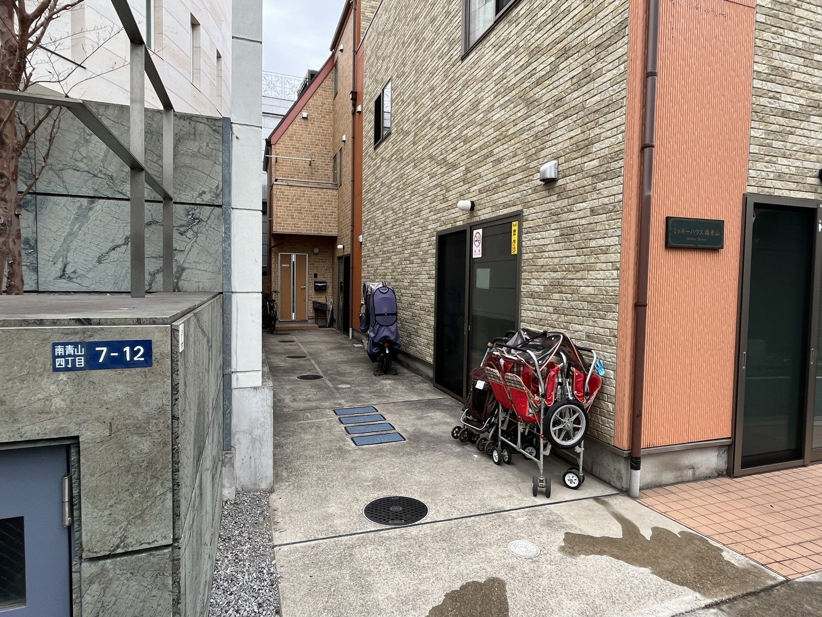 ビル側面