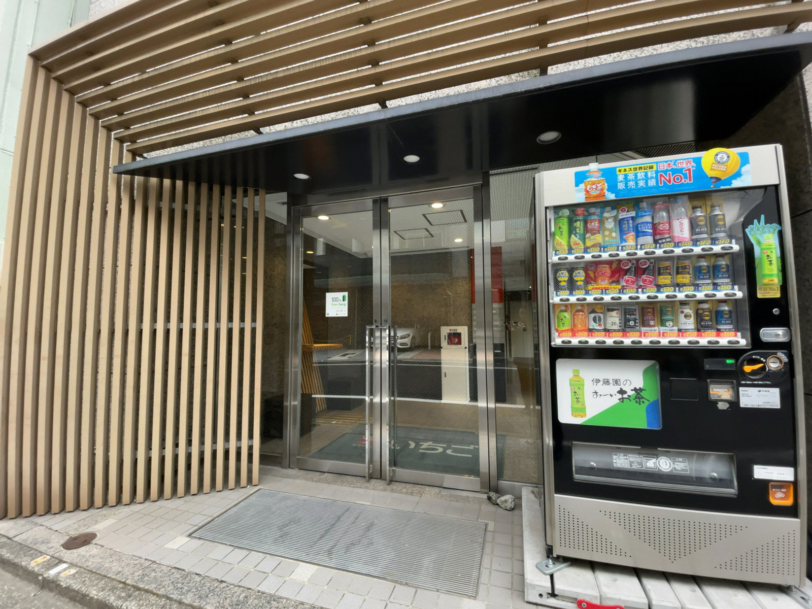 オフィスビル出入口