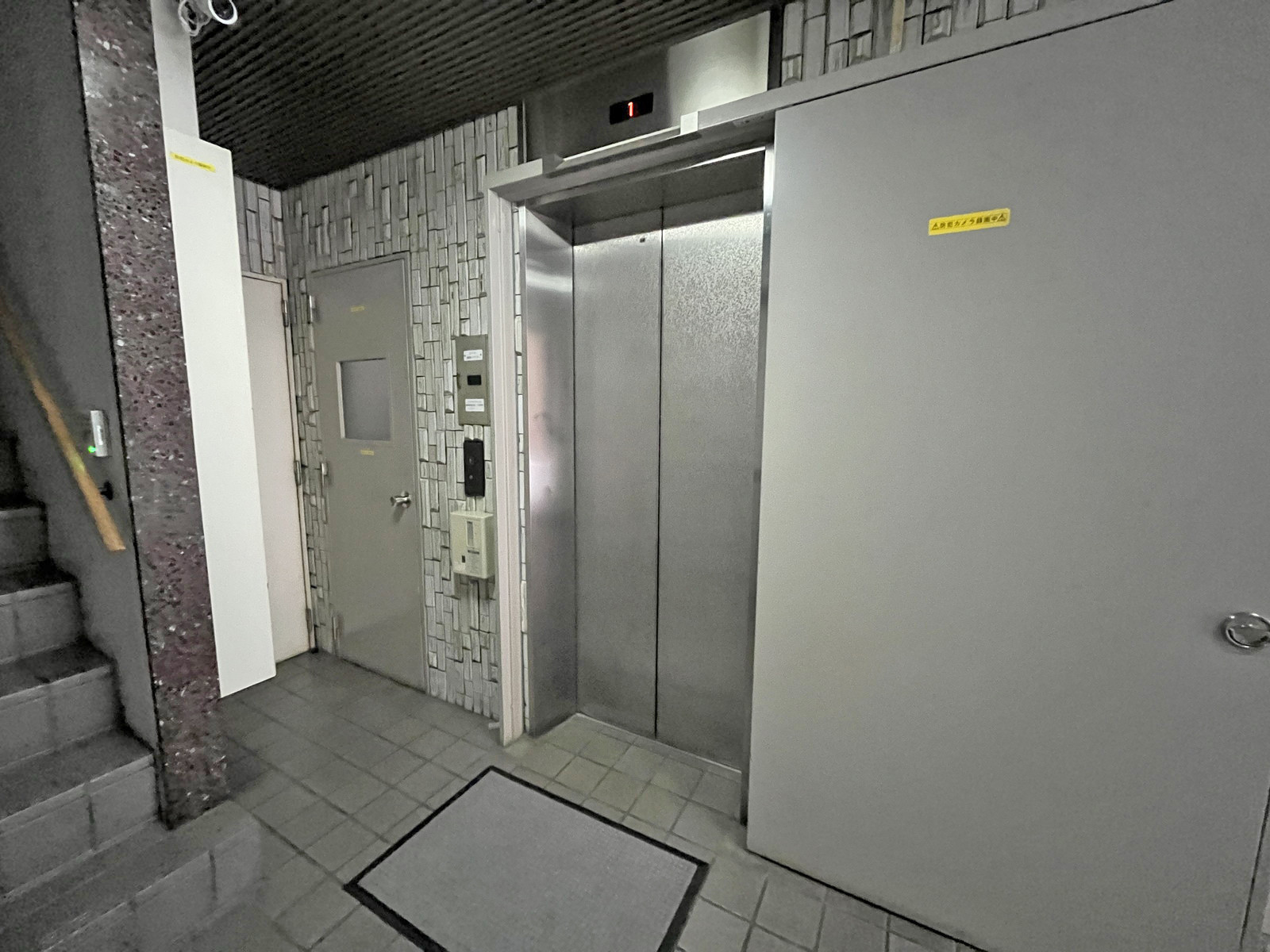 エレベーター(1基)