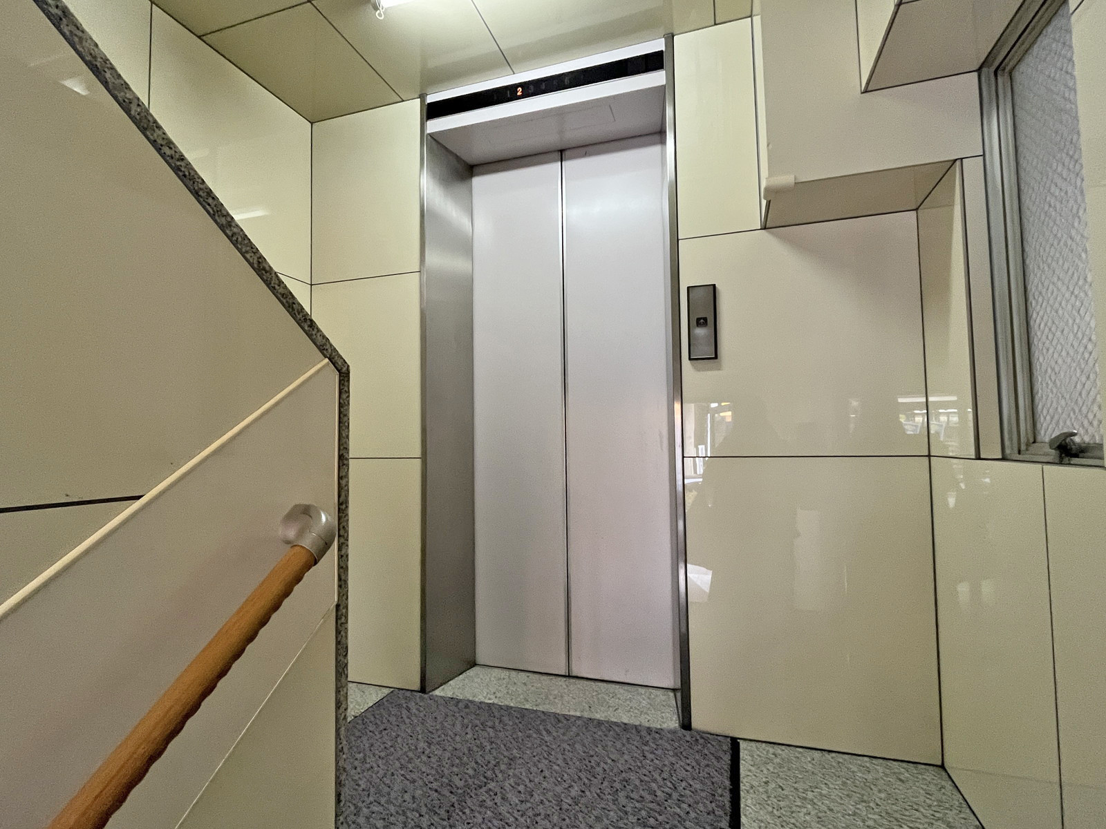 エレベーター(1基)