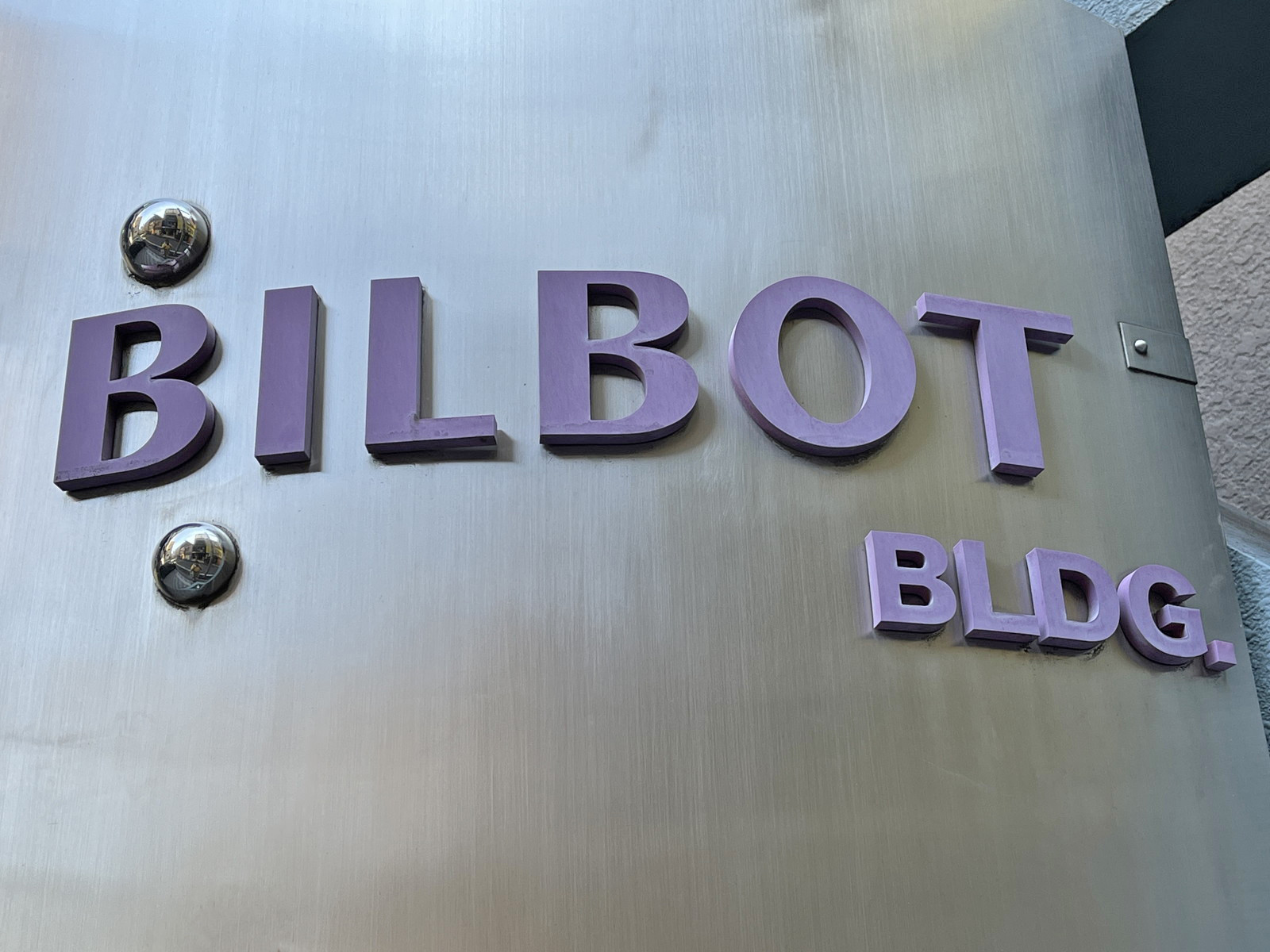 ネームプレート：BILBOT BLDG
