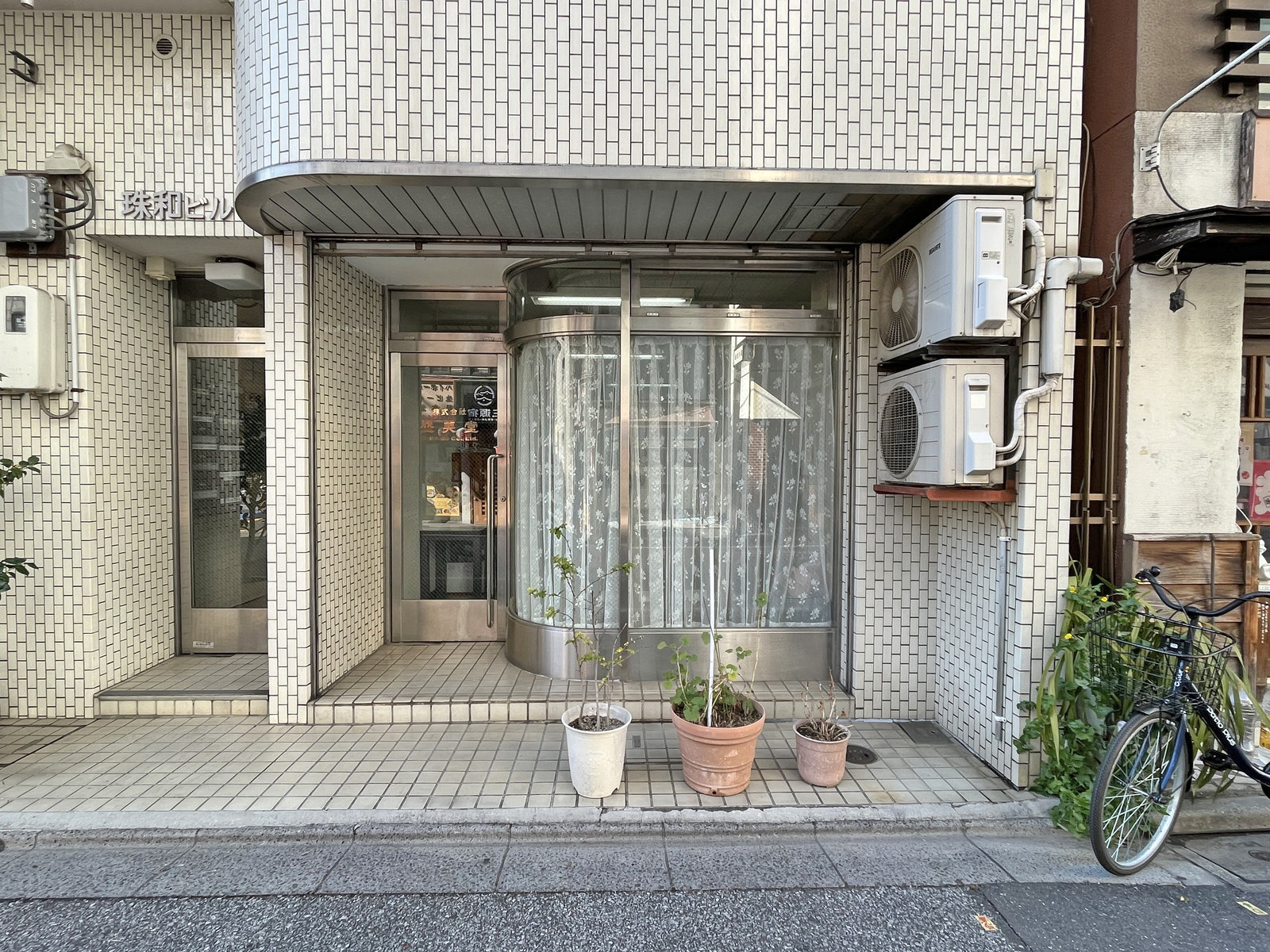 1階テナントの様子