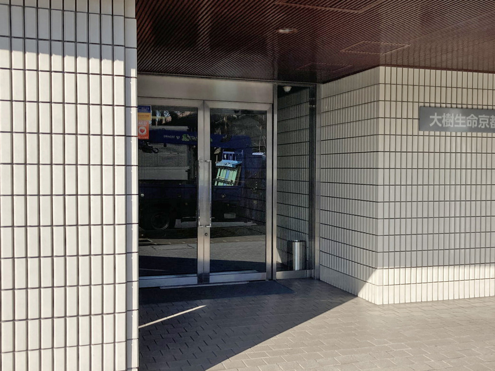 オフィスビル出入口