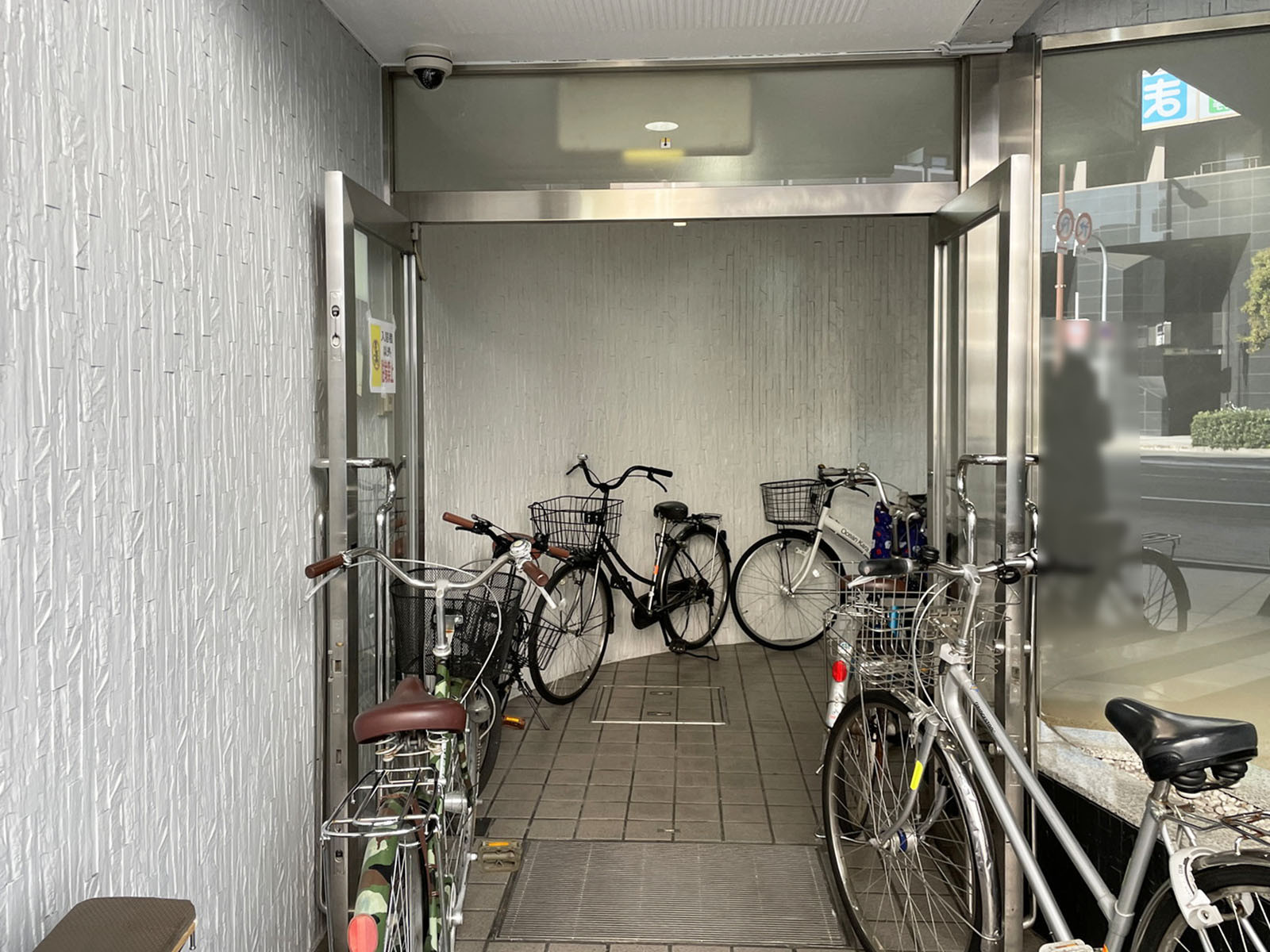 オフィスビル出入口