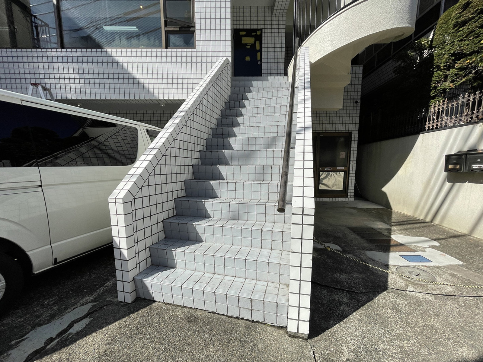 オフィスビル出入口