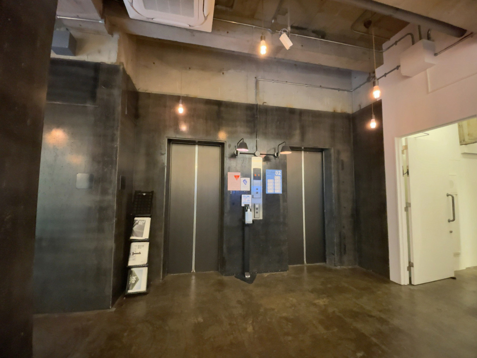 エレベーター(2基)