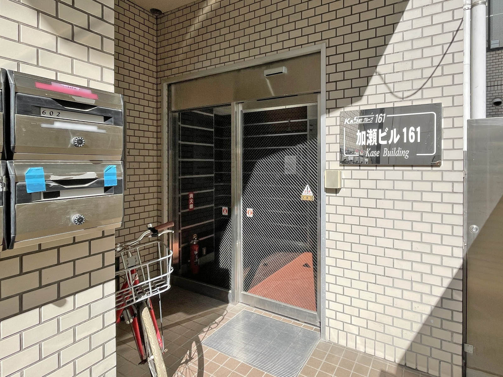 オフィスビル出入口