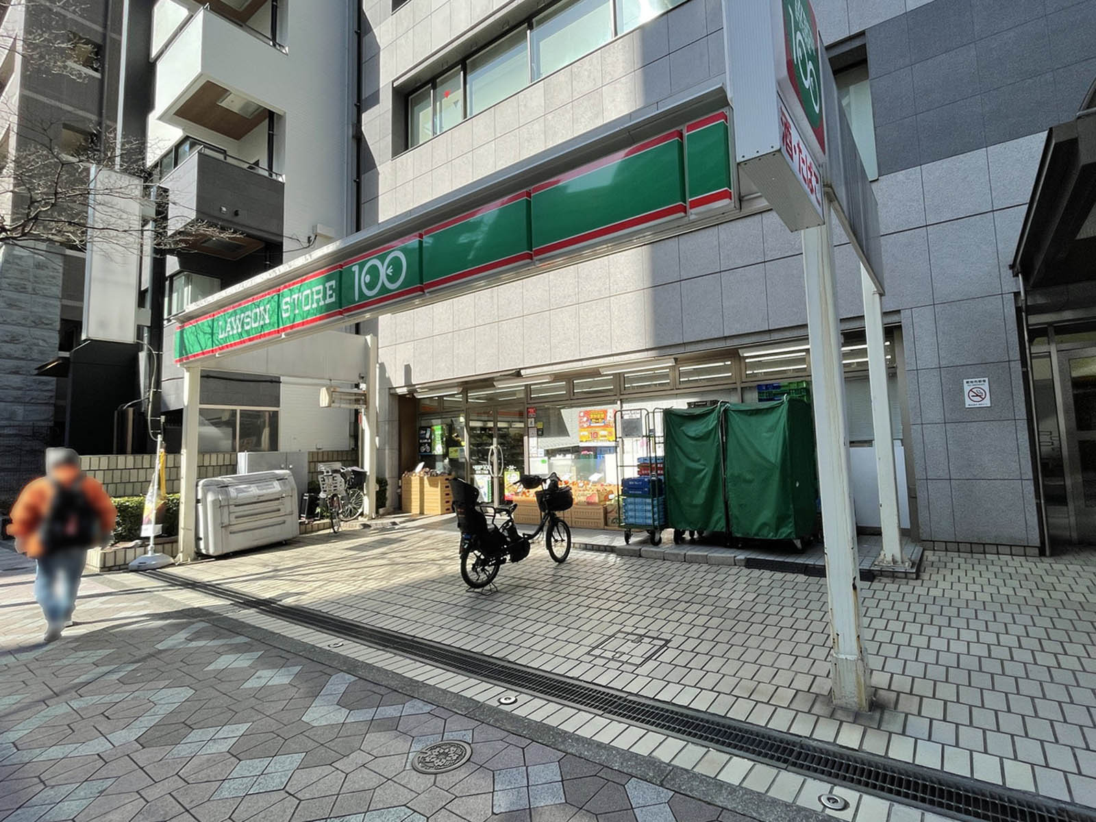 1階のローソンストア100 芝浦二丁目店