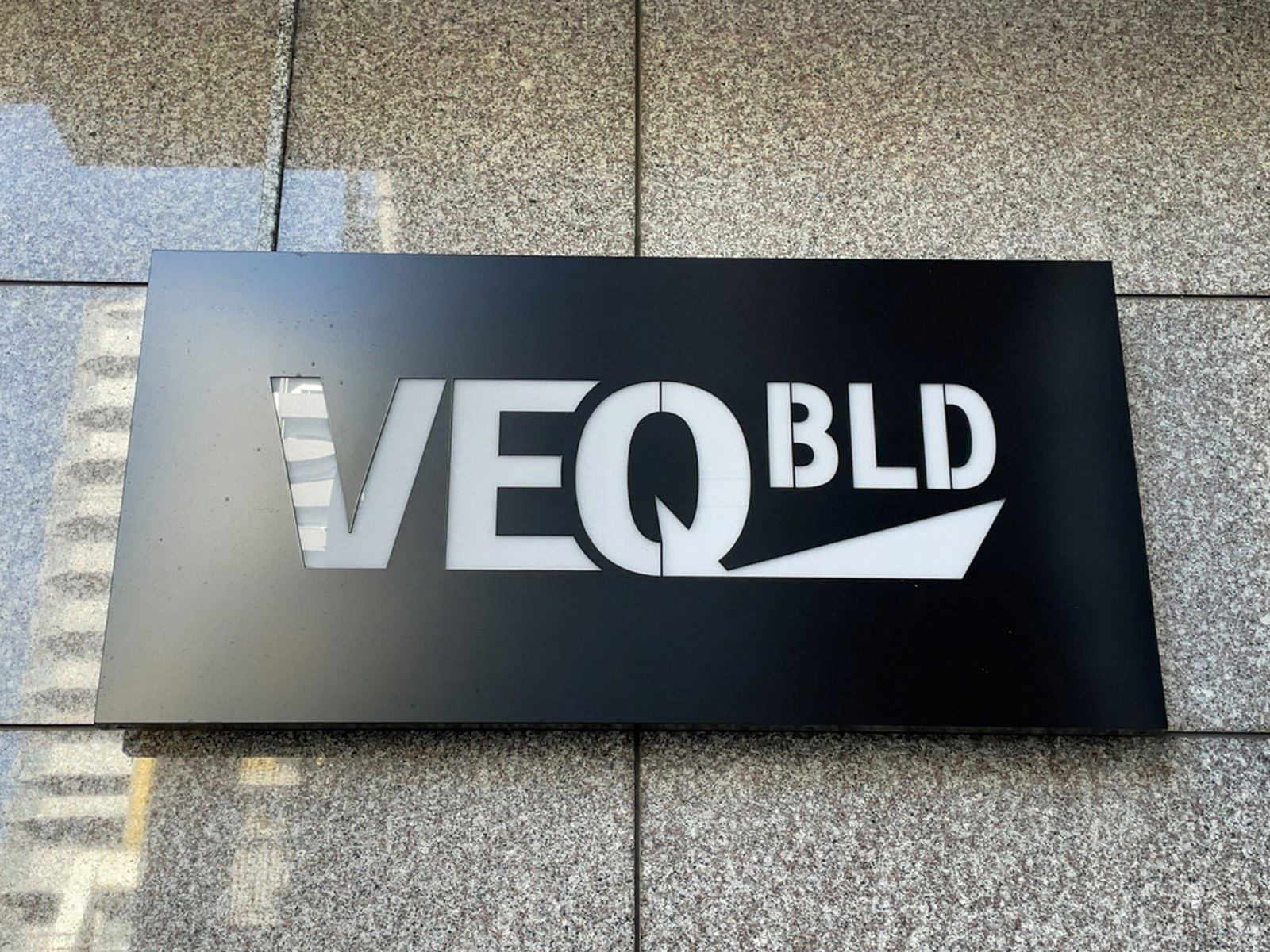 ネームプレート：VEQBLD