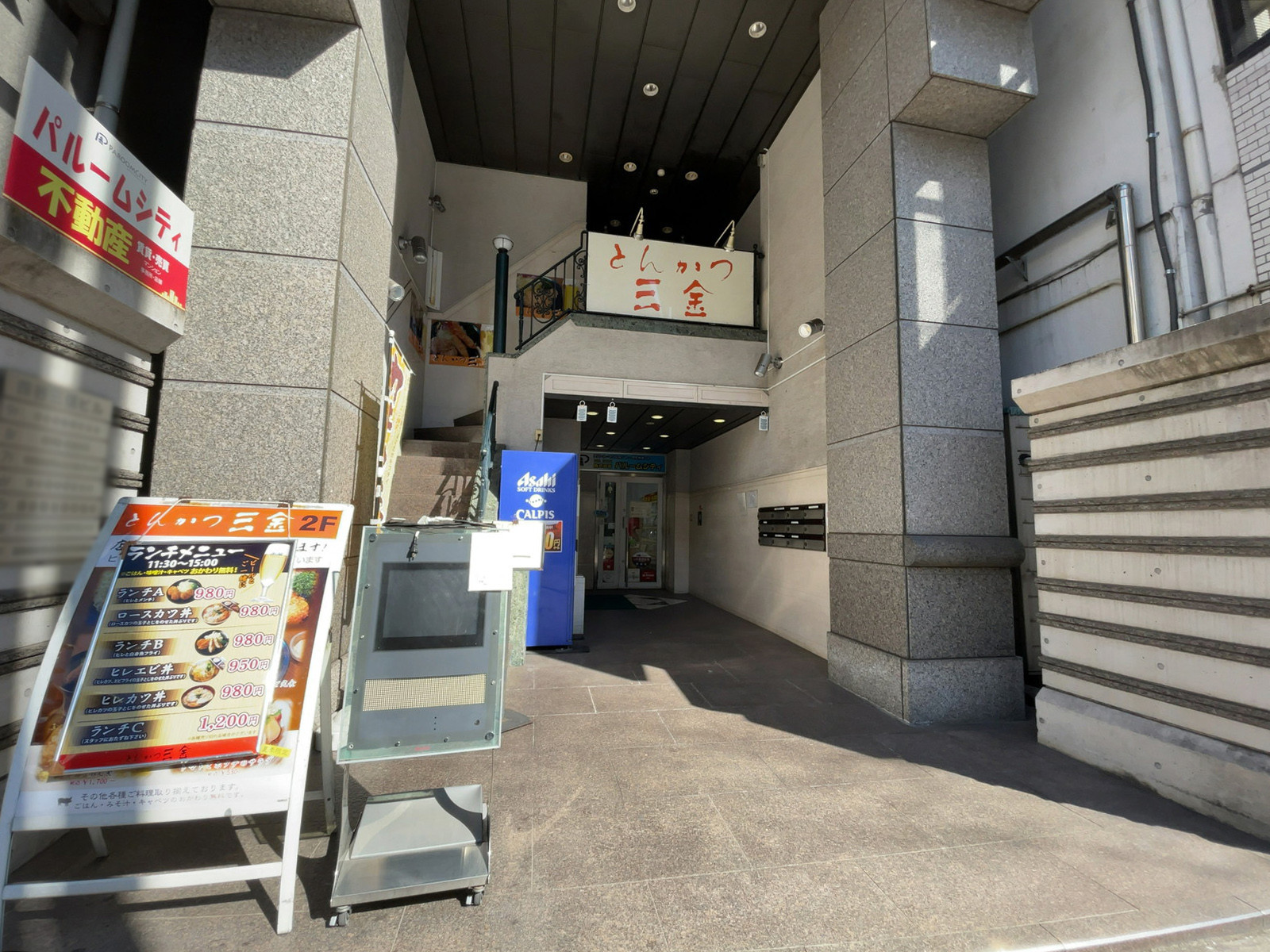オフィスビル出入口