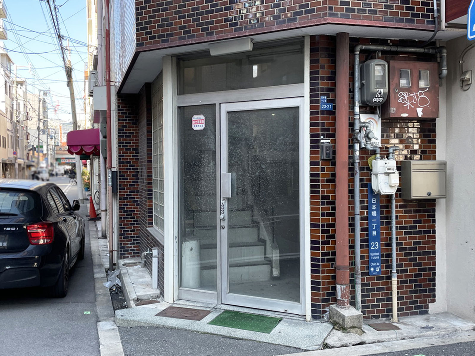 オフィスビル出入口