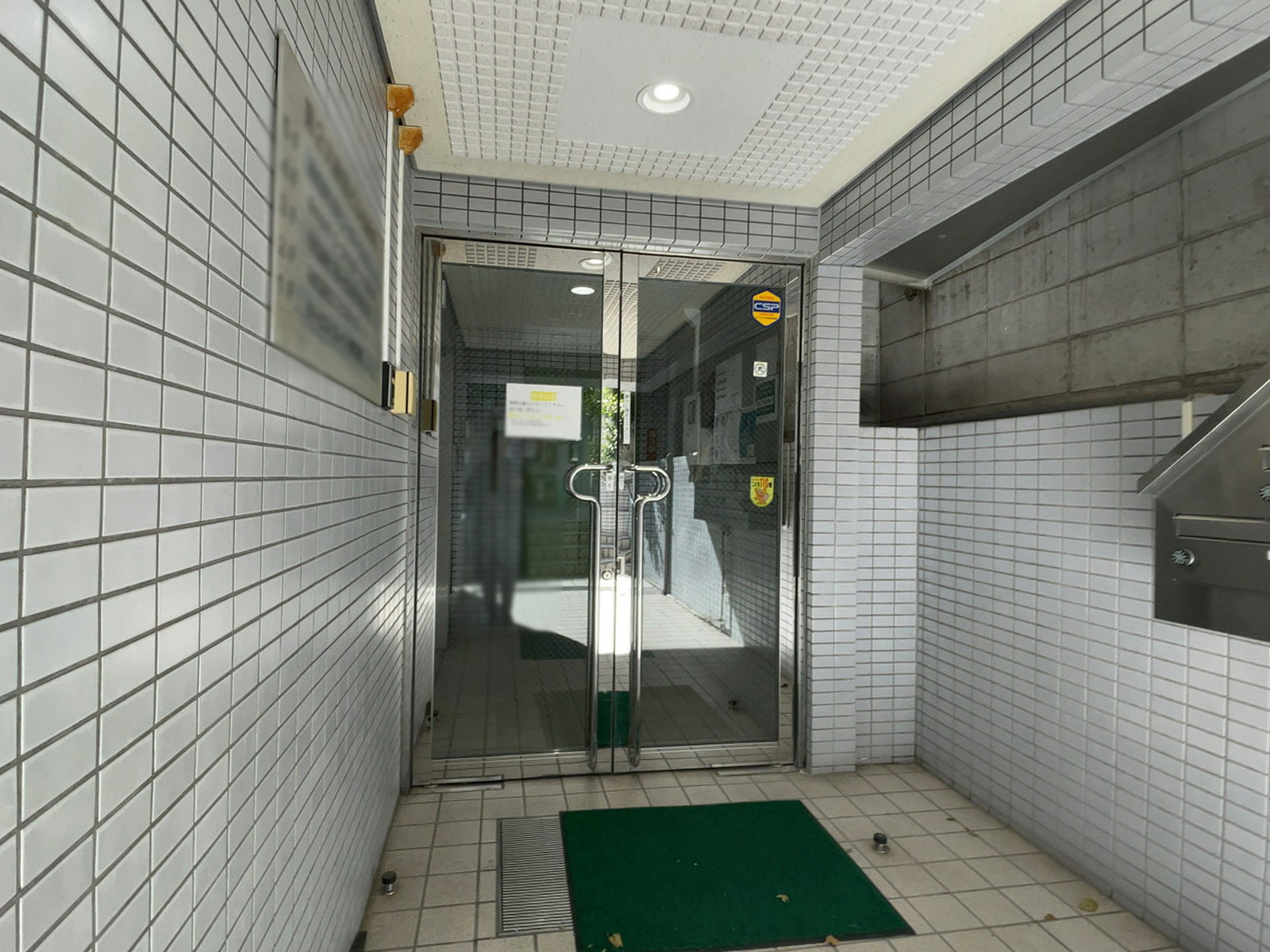 オフィスビル出入口