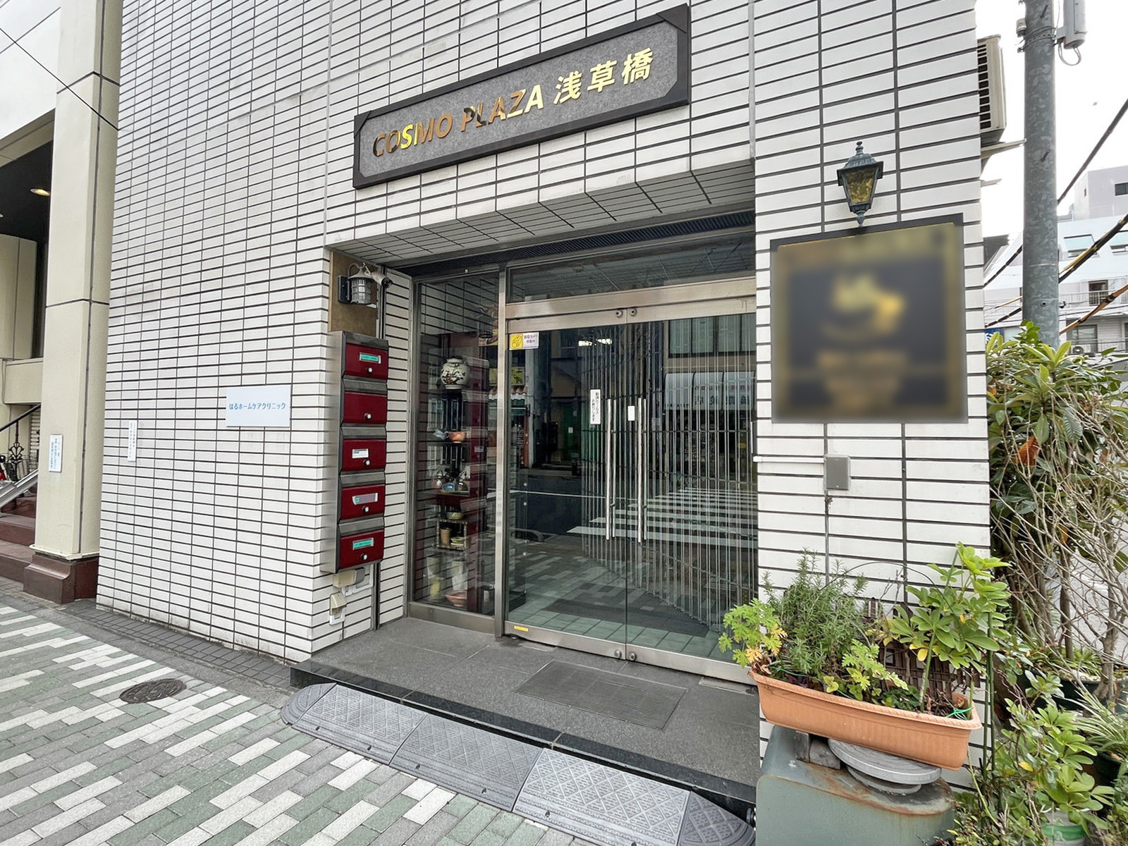 オフィスビル出入口