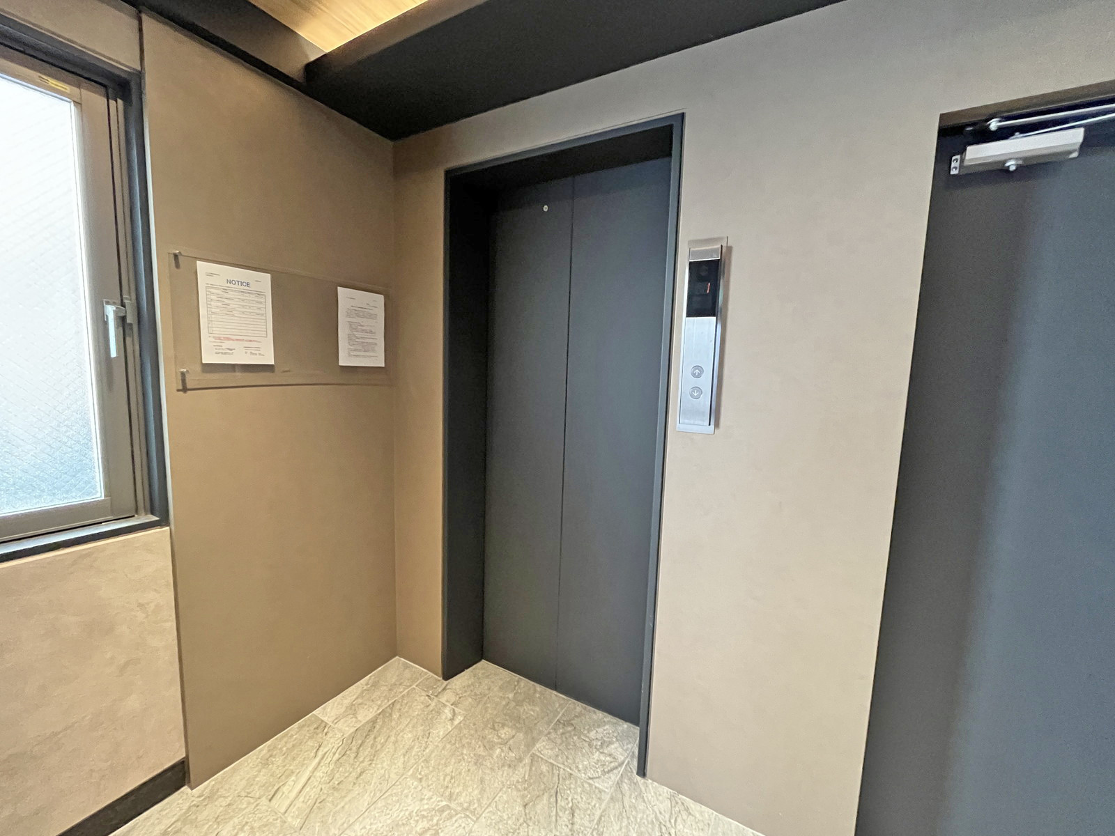 エレベーター(1基)