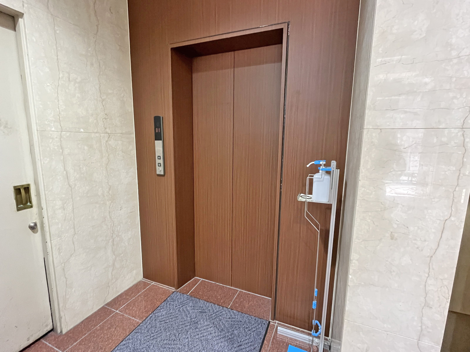エレベーター(1基)